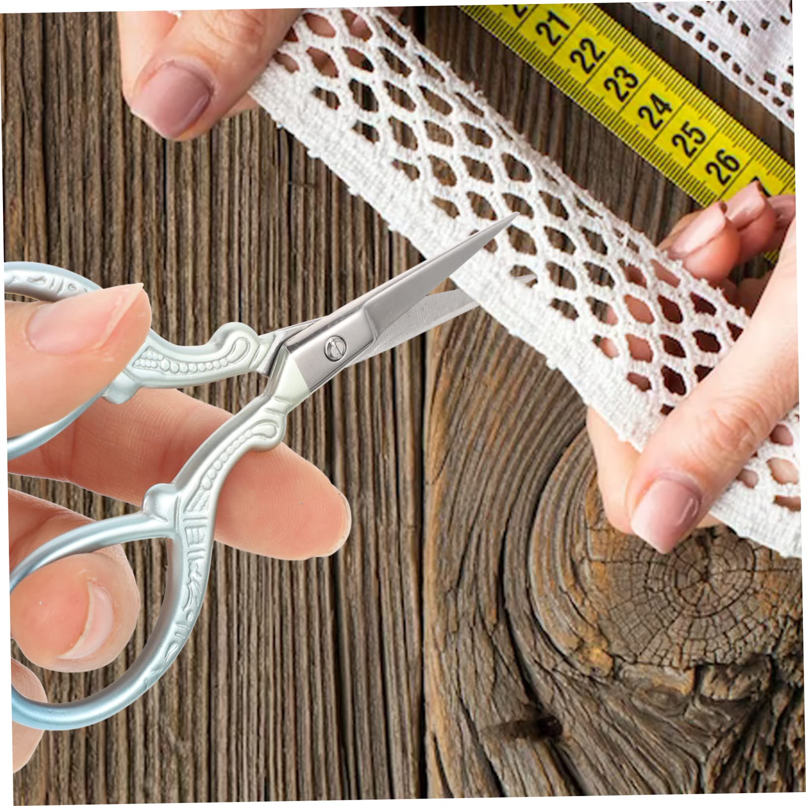NUOBESTY 4stücke Kreative Stickschere Mit Schutzabdeckung Kleine Fadenschneider Für Diy Basteln Schule Ergonomisches Design Langlebiges Metall Für Scrapbooking Und Papierkunst Glitzernde