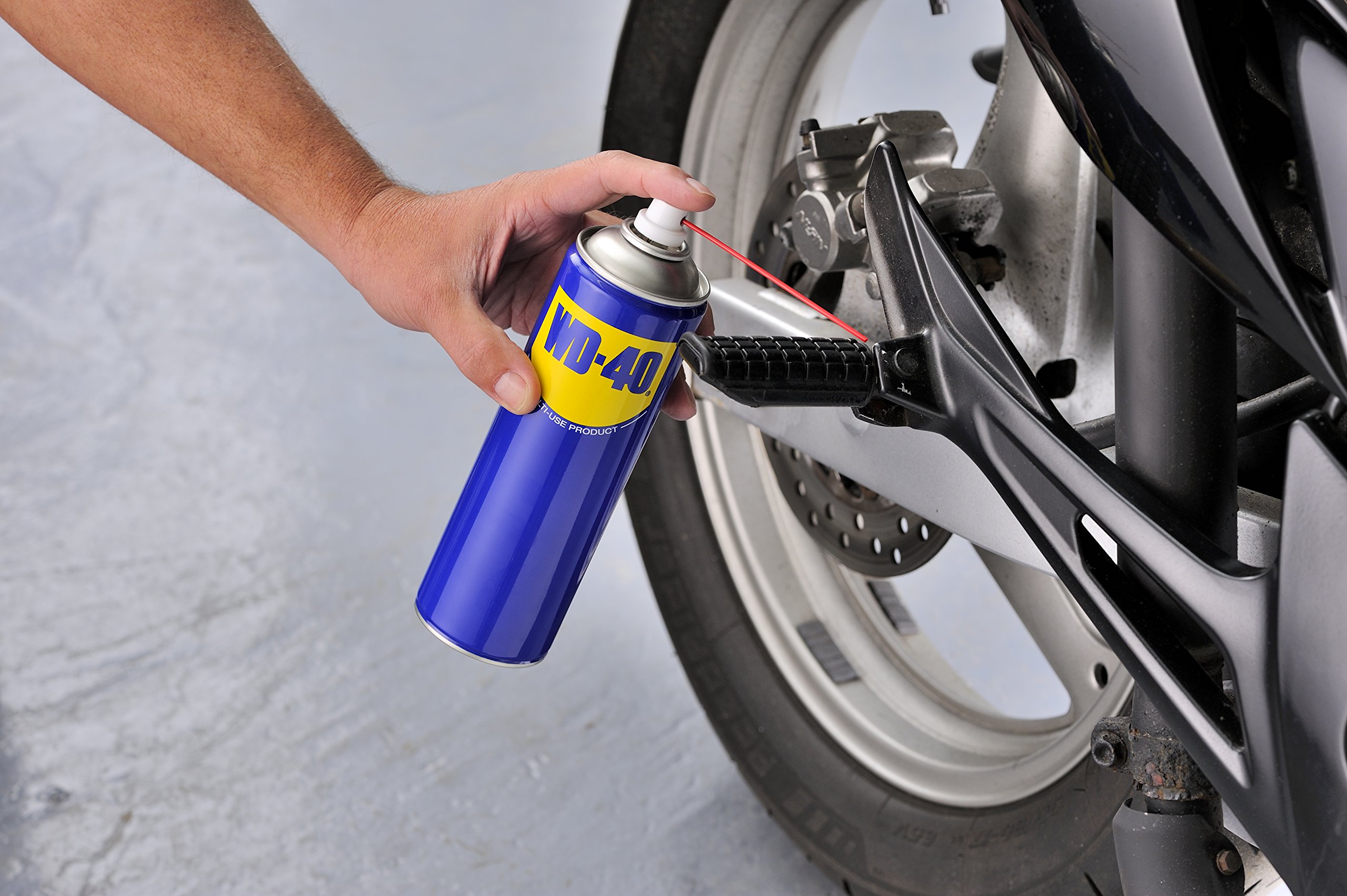 WD-40 Producto Multi-Uso- Spray 400ml-Lubrica, Afloja, Protege del óxido, Dieléctrico, Limpia metales y plásticos y Desplaza la humedad