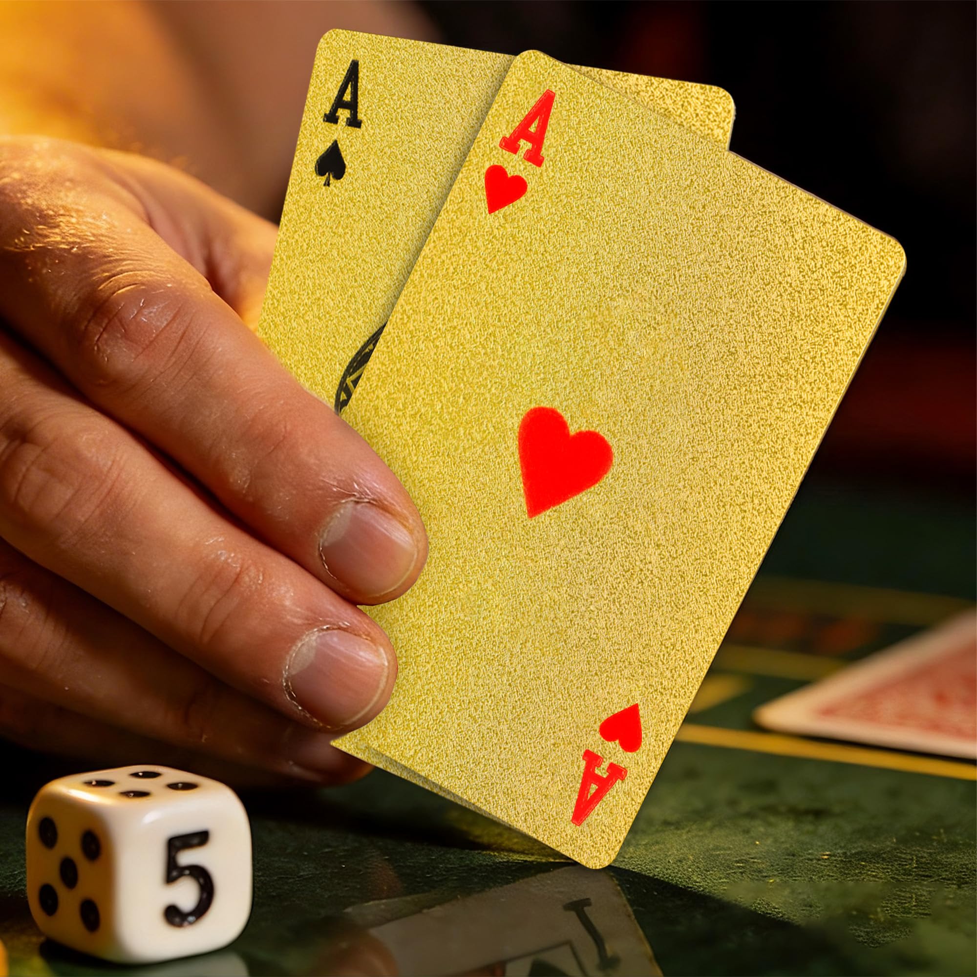 Cartas de juego doradas, cartas de plástico impermeables, 4 barajas de cartas, cartas de juego estándar para adultos, juego de cartas de póquer premium para juegos familiares, regalo nocturno, camping