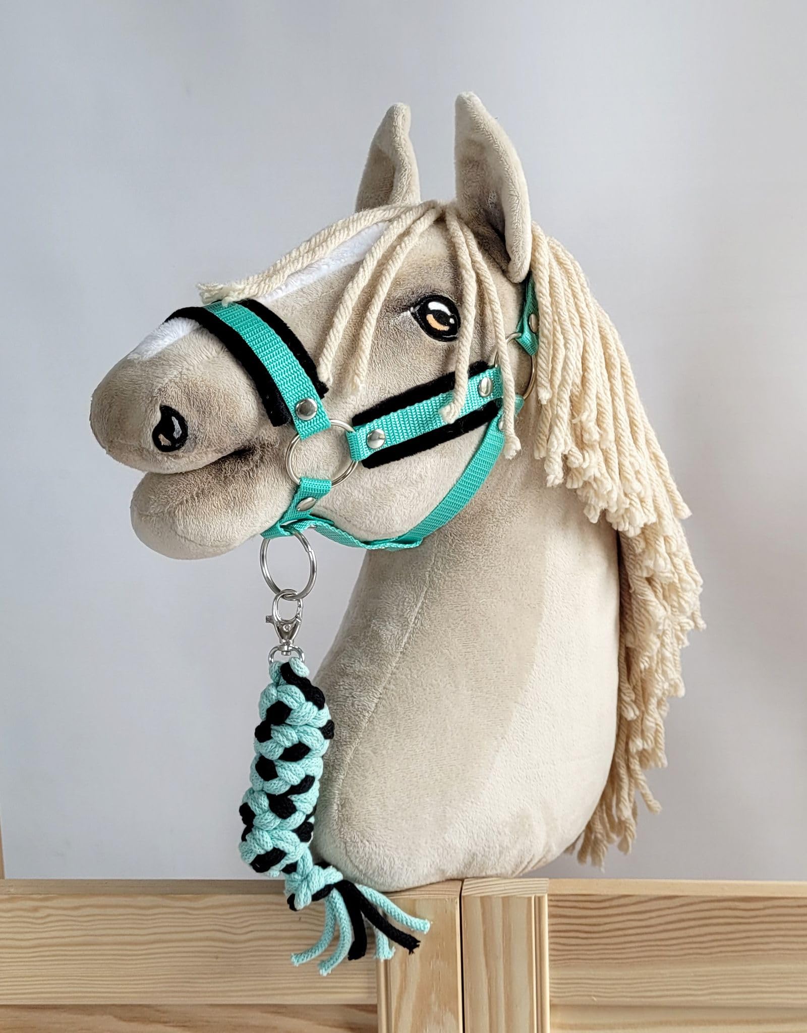 Cabestro A3 negro menta para competiciones de Hobby Horse 5