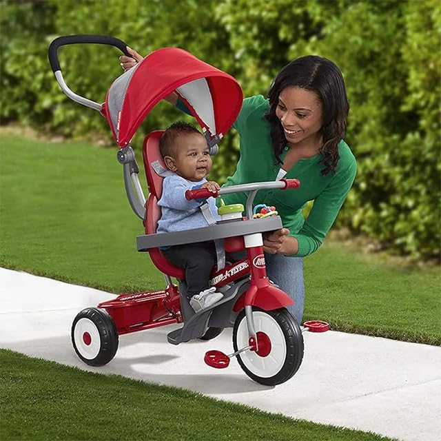 Foto 2 de 8 de Radio Flyer Triciclo Stroll 'N 4 en 1 para niños de 9 meses a 5 años