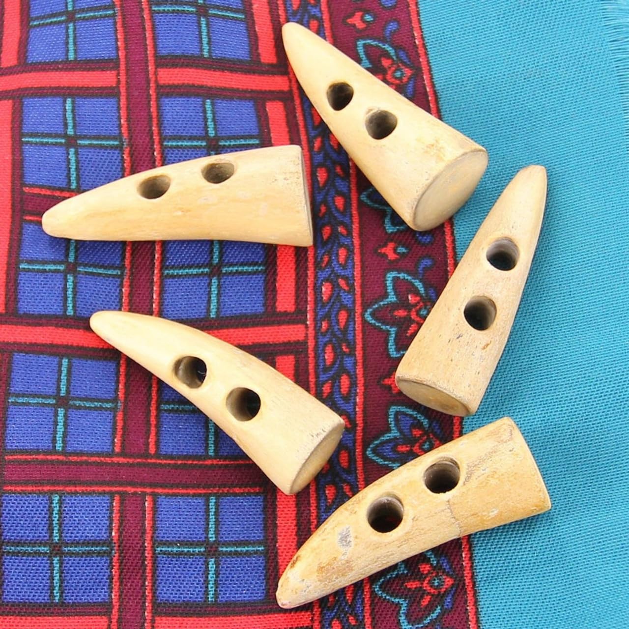 Armory Replicas™ Handmade Horn Toggle Set – 5 Piece, 2 Inch Natural Bovine Horn with Polished Finish – Two-Hole Design for Heavy Costumes