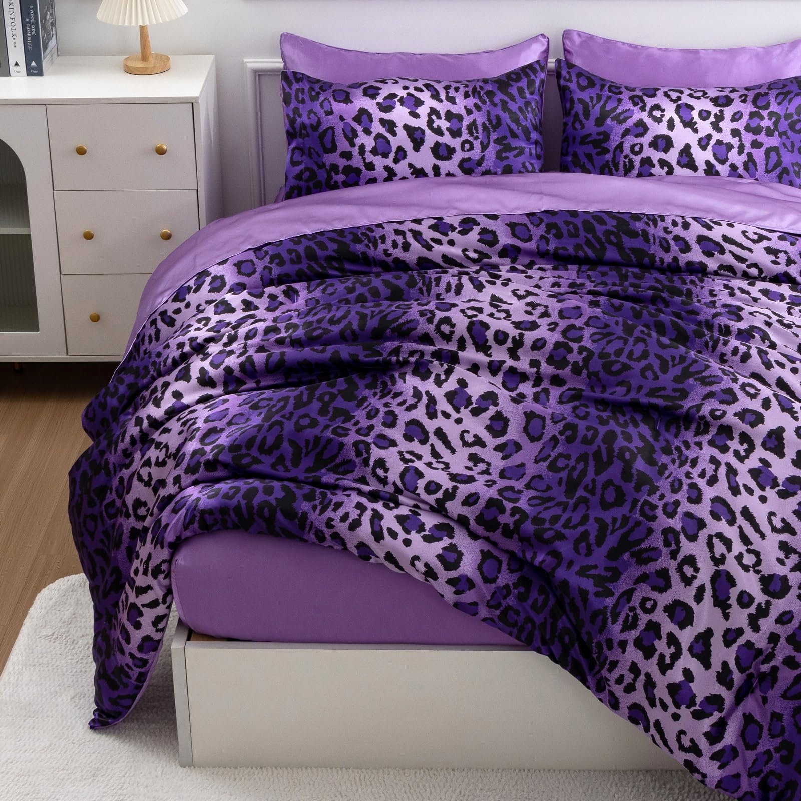 A Nice Night Leopard Printed，Satin Silky Soft Quilt Sexy Luxury Super Soft Microfiber Comforter Quilt Bedding Comforter Set Full/Queen, Light Weighted