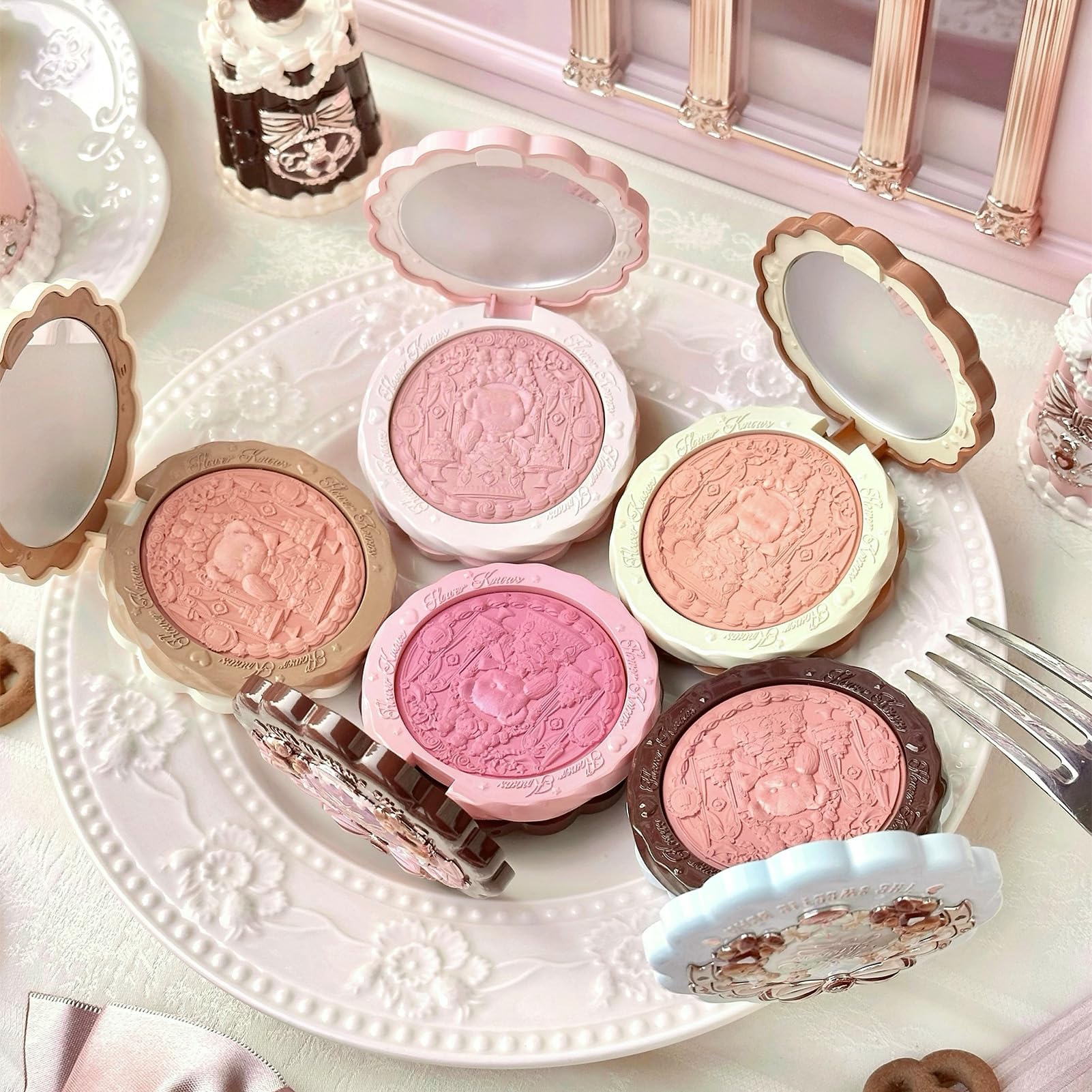 La collection Sweetie Bear Blush satiné en soie, blush poudre rose pêche scintillant pour les joues Flower Know, maquillage pour le visage modulable et estompable, doux et longue tenue (Garden Picnic)