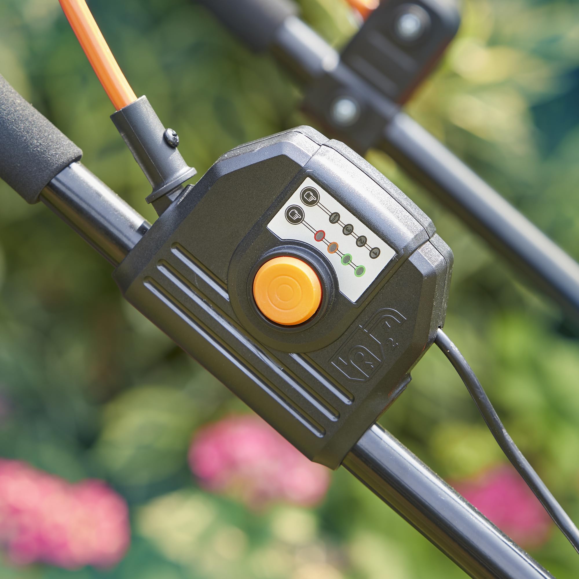 LawnMaster Cortacésped inalámbrico de 48 V y 41 cm con un Juego de Dos baterías de Iones de Litio MX 24 V 4,0 Ah, 2 Cargadores rápidos, Peine de Borde, Rodillo Trasero y función de mantillo.