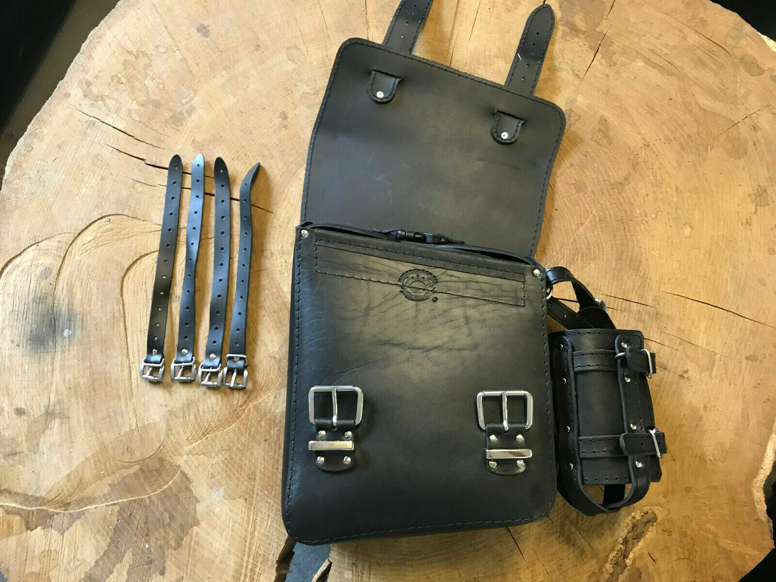 Hulk SCHWARZ Seitentasche mit Flaschenhalter kompatibel mit Harley Davidson Softail Rahmentasche Schwinge Getränkehalter Schwingentasche Heritage Softail Slim Wildstar Dragstar
