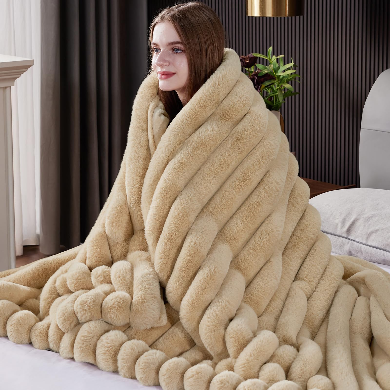 Amazon.com: HaloRest Faux Fur Throw Blanket, Thick 1000GSM Fluffy