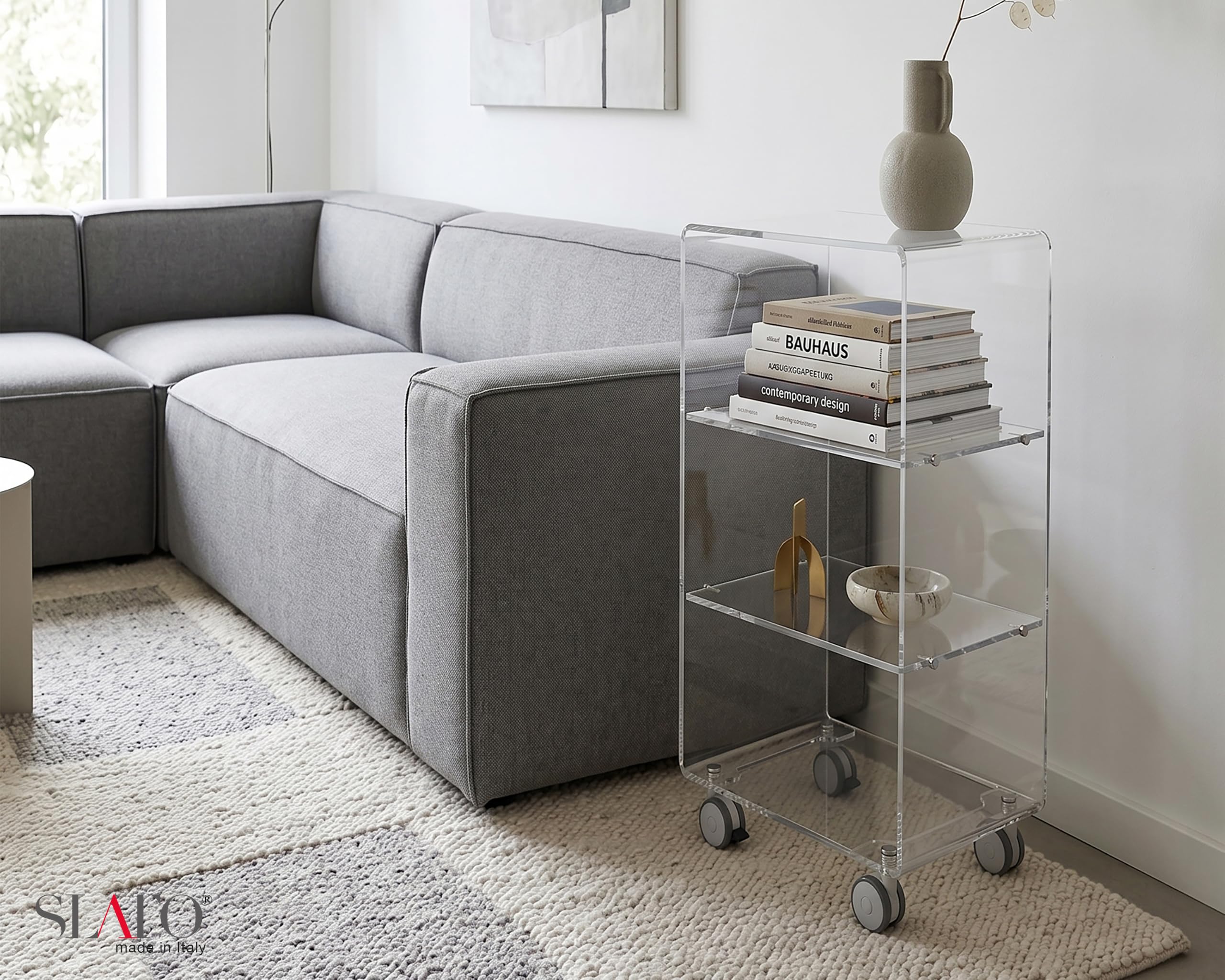SLATO Cleo grande/Tavolino in cristallo acrilico trasparente a quattro ripiani con ruote,compatto/leggero/design elegante,adatto per soggiorno,ingresso,lato divano,Made in Italy(cm. L.42 x P.33 x H82)