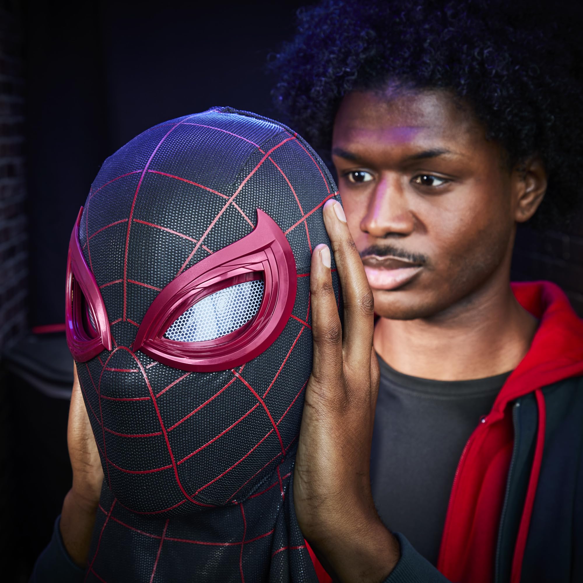 Hasbro Marvel Legends Series, Spider-Man: Miles Morales, maschera espressiva elettronica, articolo premium interattivo per roleplay per adulti