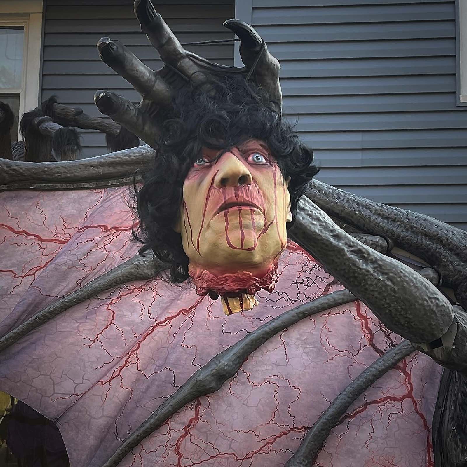 SANKEDOU Halloween Decorations Props Scary Hanging Severed Head, Bloody Latex Zombie Head Scary Haunted House Props Decor