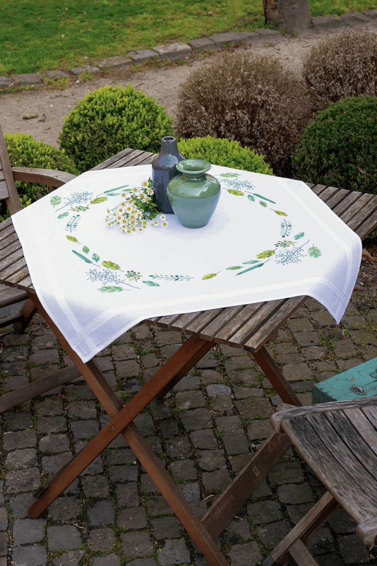 Nappe Feuilles & Herbes Vervaco en pur coton multicolore et broderie haut de gamme