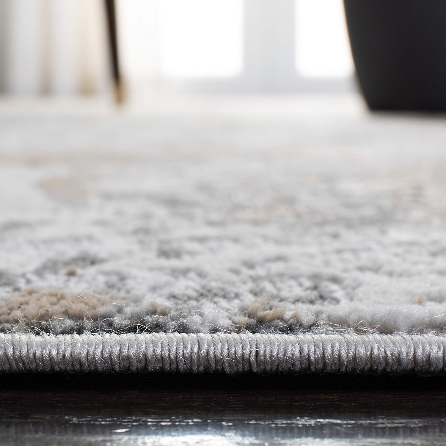 SAFAVIEH Lagoon Collection Area Rug - 5'3" x 7'6", Ivory & Grey, Modern Abstract Design, Non-Shedding & Easy Care, Ideal for High Traffic Areas in Living Room, Bedroom (LGN522A)