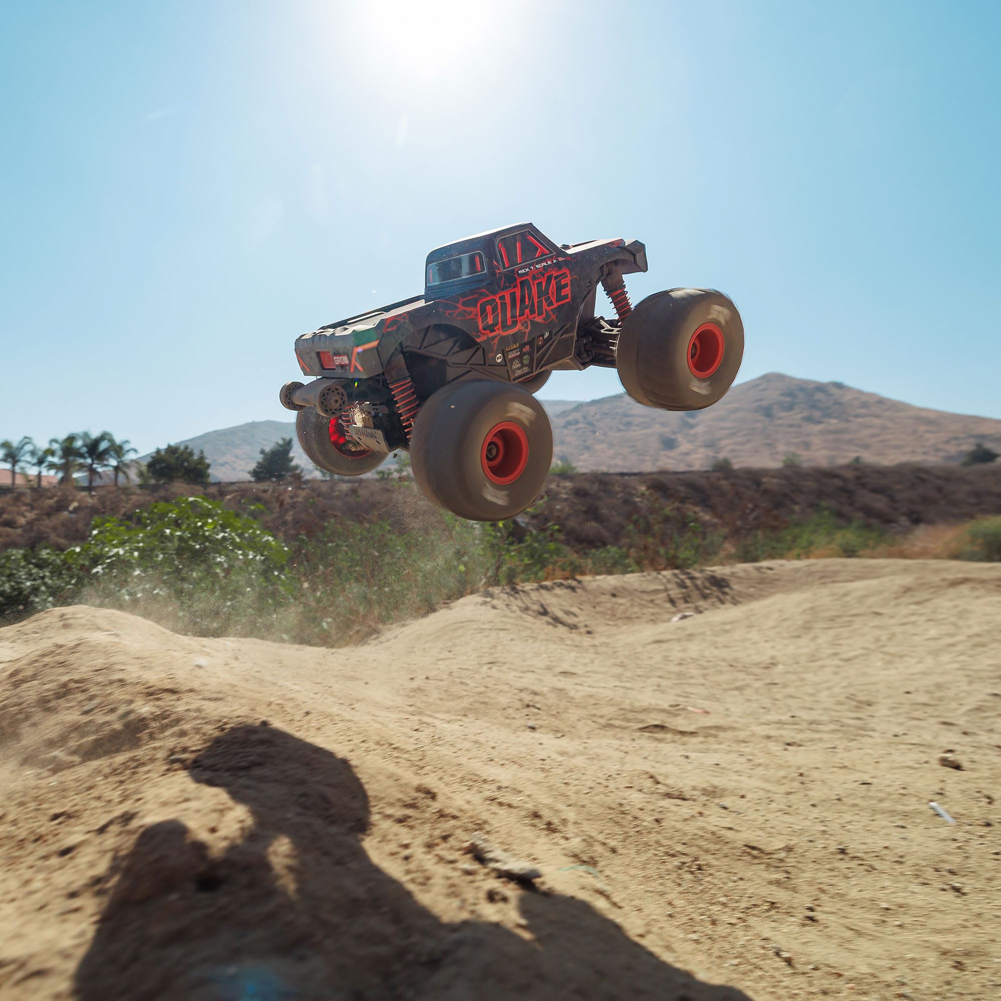 ARRMA RC Truck 1/16 Quake GROM 4X4 RTR Brushed Monster Truck (Akku & Ladegerät enthalten), Rot, ARA2137T1 | RC Truck, Akku & Ladegerät inklusive, ARA2137T1