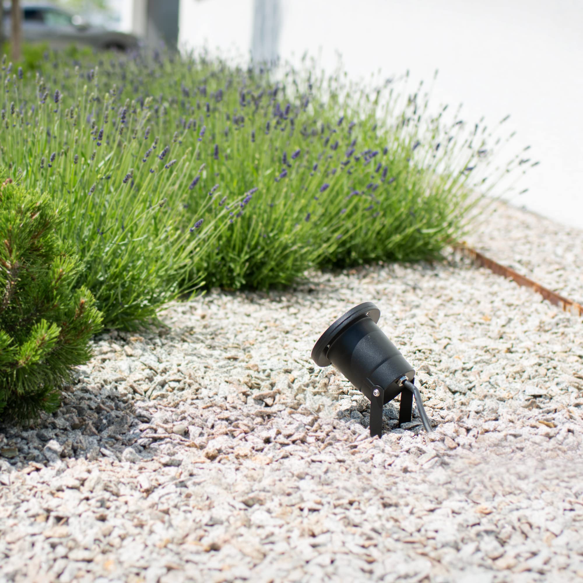 SSC-LUXon Gartenstrahler 2 Stück Erdspieß schwarz IP65 | Zwei Gartenspots mit Erdspieß für Rasen, Bäume & Wege - wetterfest IP65, 1,8m Kabel mit Schukostecker, für GU10 (ohne Lampe)