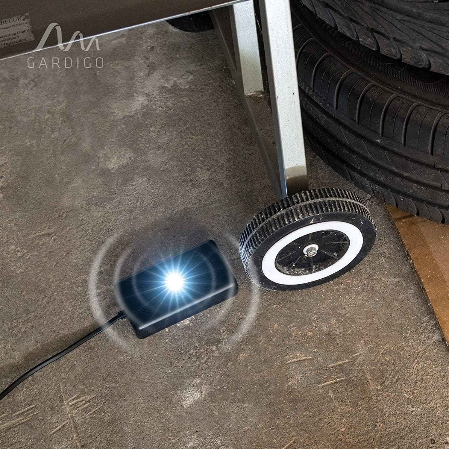 Gardigo® Repellente Martore da Interno con Ultrasuoni | Protezione Antiroditori Casa, Garage, Fienile, Soffitta | Collegamento 230V - Luce Flash LED | Frequenze Variabili, Anti Martora