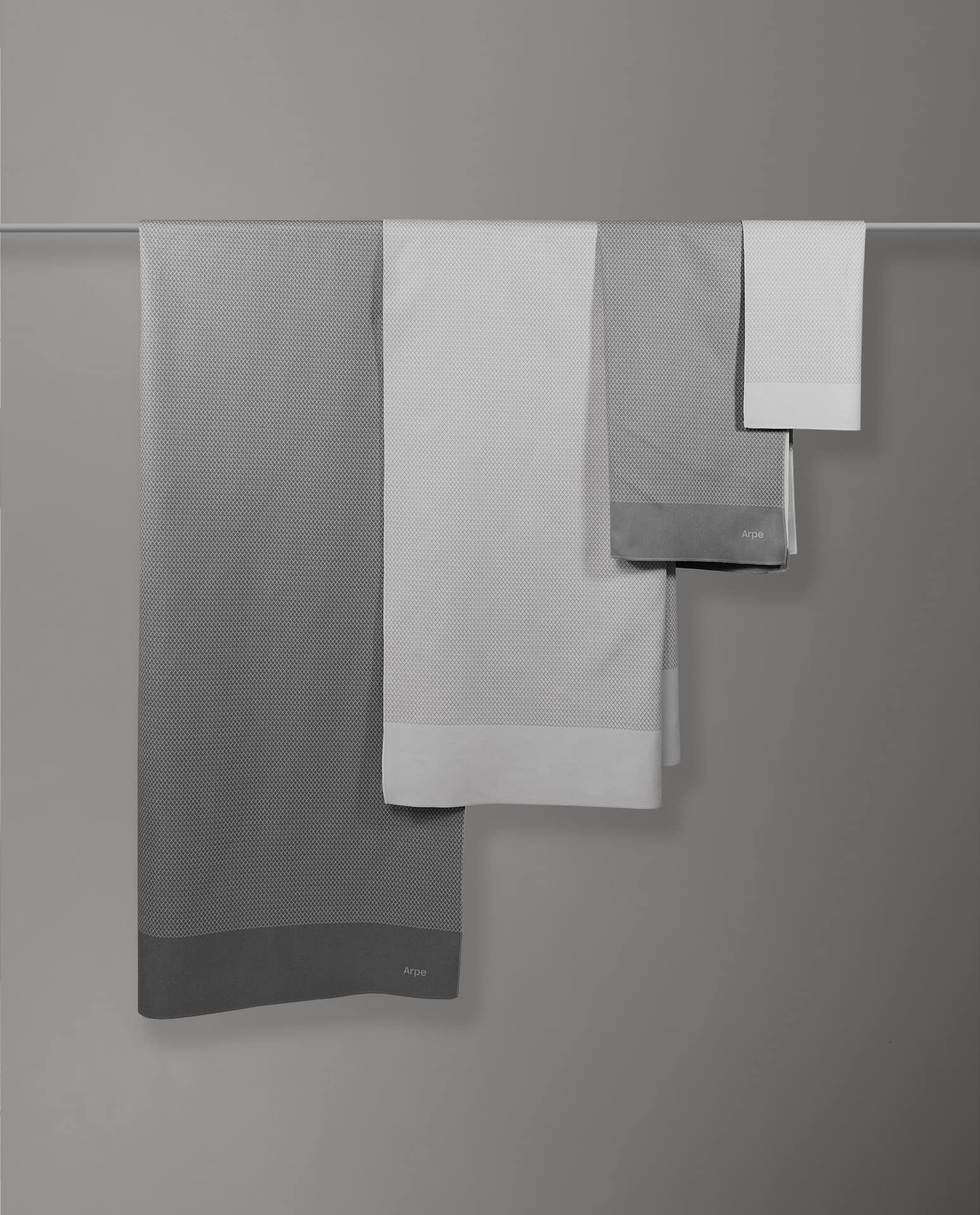 Arpe,Asciugamano in microfibra sostenibile e artigianale,Asciugamano sportivo per spiaggia, piscina o palestra,Asciugamano da bagno,ad asciugatura rapida,Eco Friendly,Charcoal Grey (75x115)