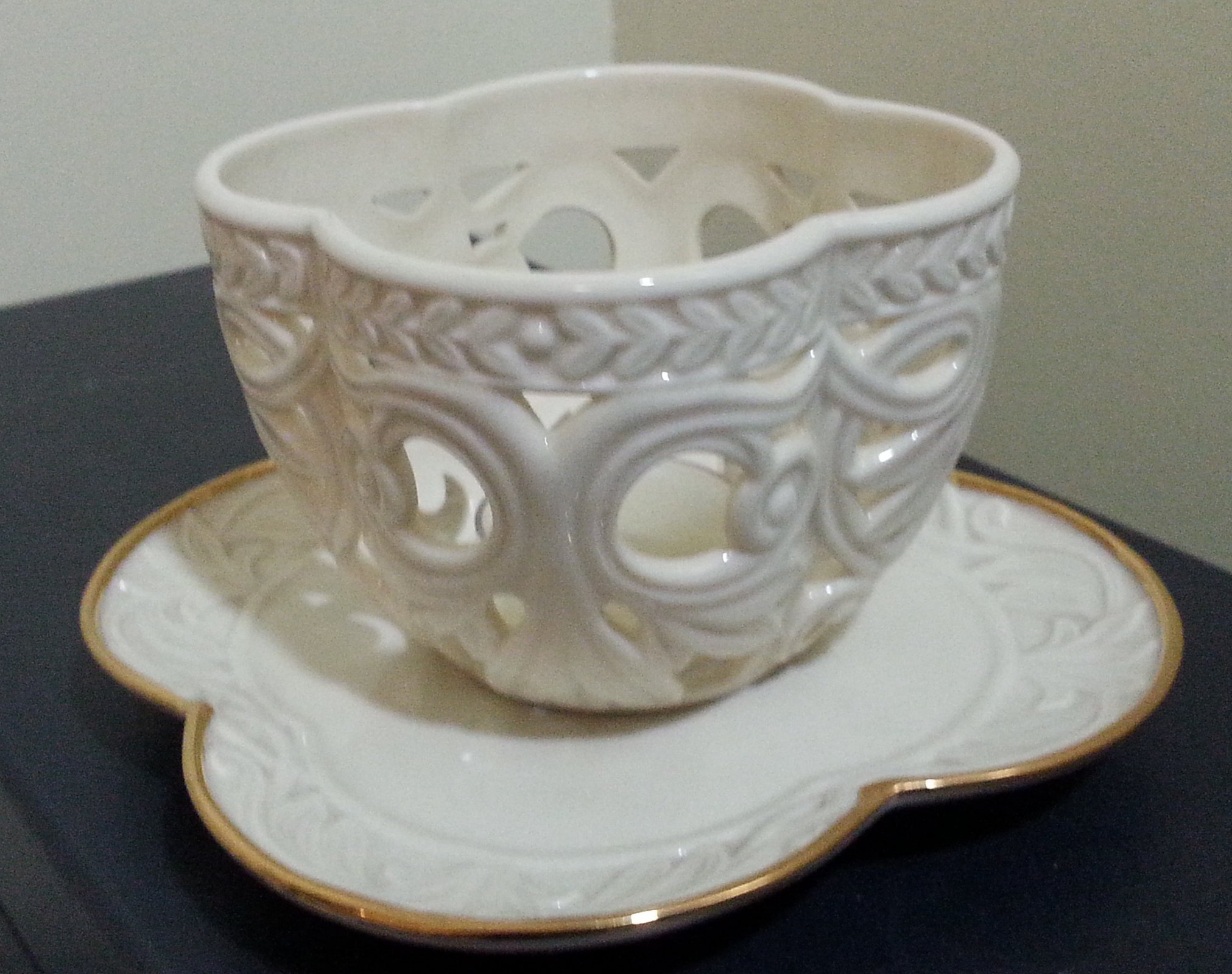 Lenox Illuminations Pierced Tealight Floral Base