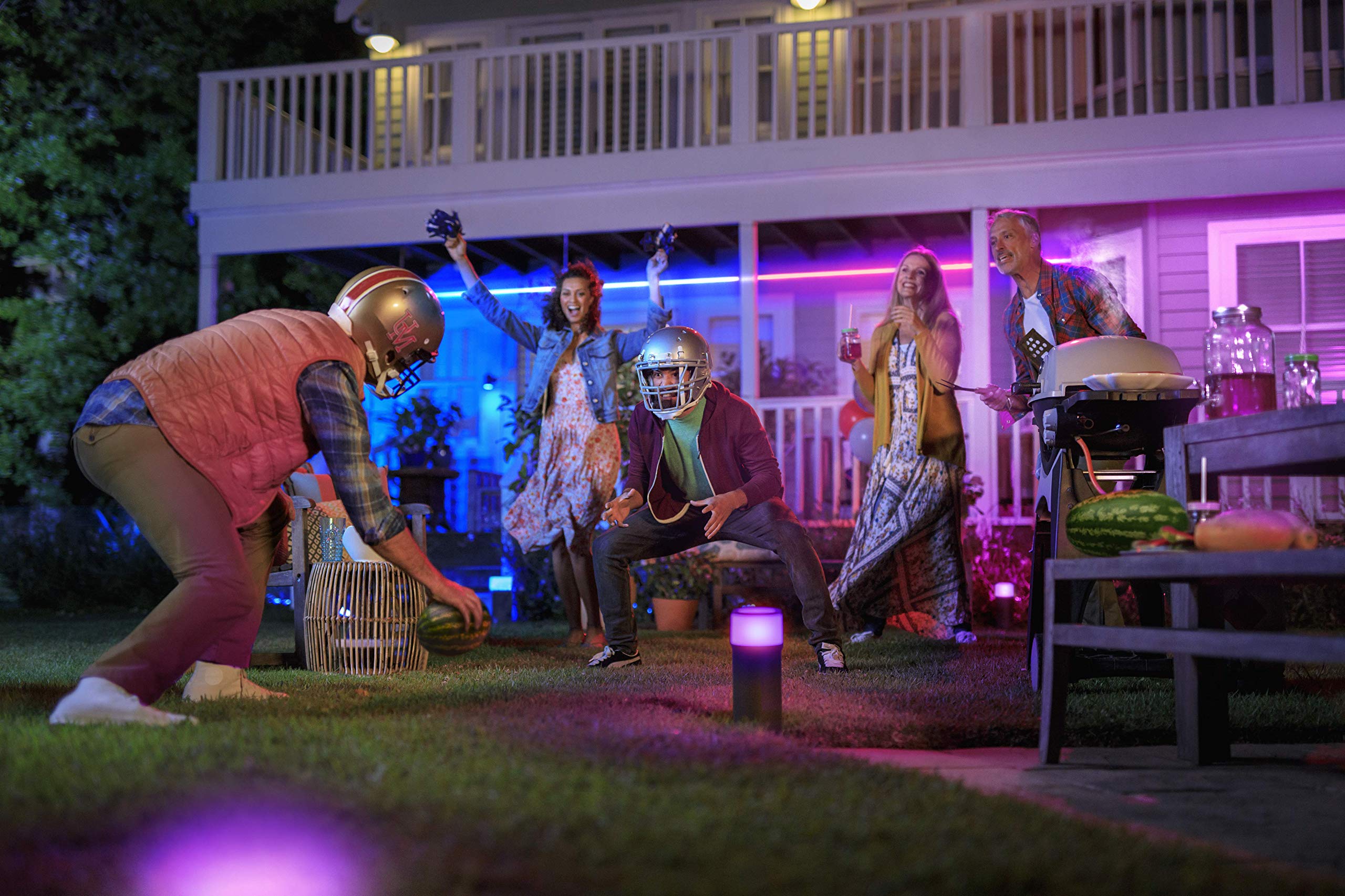 Philips Hue White and Color Ambiance LED Outdoor Lightstrip, 5 Meter, 1600lm, dimmbar, komplett wetterfest, 16 Mio. Farben, steuerbar via App, kompatibel mit Amazon Alexa (Echo, Echo Dot)