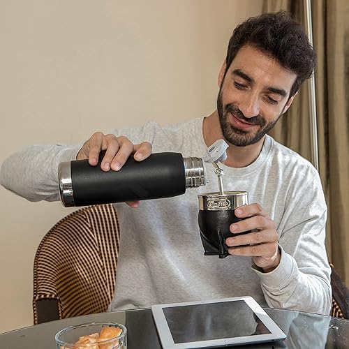 Vista 7 de Kalmateh Imperial Mate Premium - Incluye taza de yerba mate envuelta en cuero de acero inoxidable hecha a mano con bombilla de alpaca de Argentina