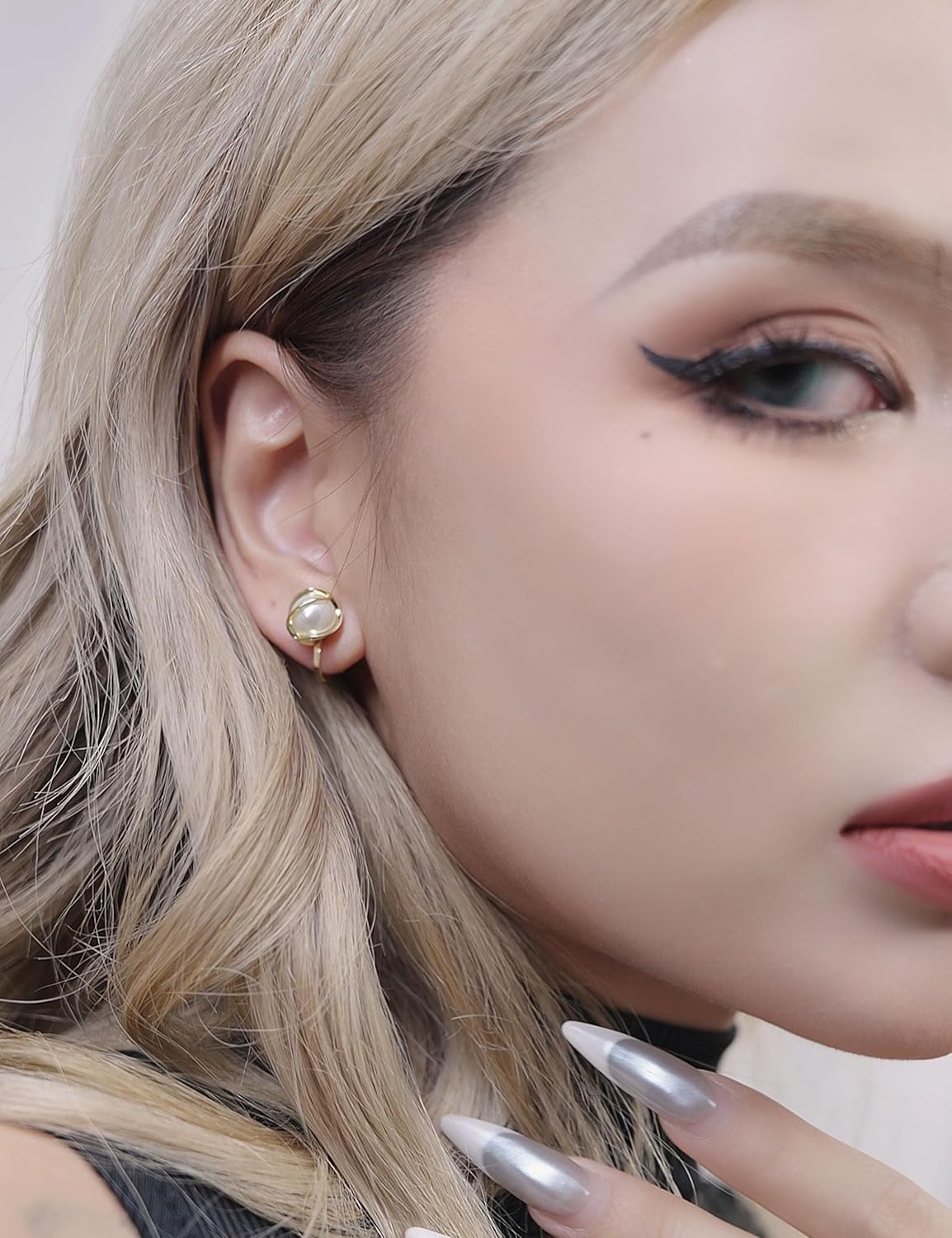 FAN&LOUIS Pearl Clip On Earrings,14K Gold Plated Pearl Stud Small Clip-On Earrings for Women Trendy Lightweight for Non-Pierced Ears Teen - Image 2