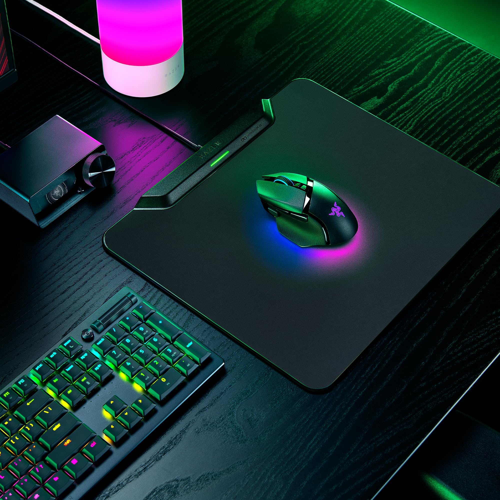 Razer HyperFlux V2 - Tappetino per mouse con ricarica wireless per mouse da gioco - tappetino per mouse da gioco e disco di ricarica (indicatore di ricarica a LED, piedini in gomma antiscivolo) Nero