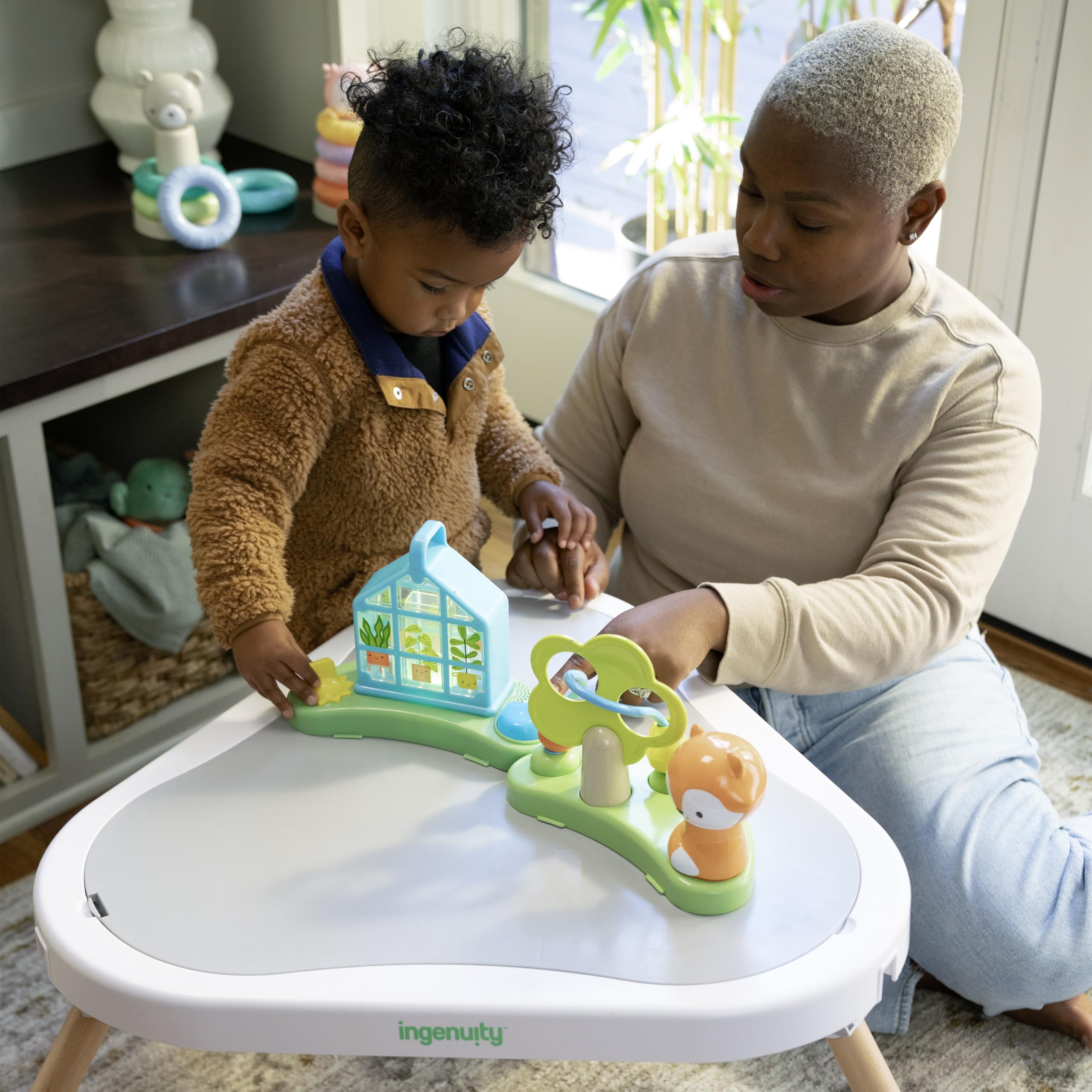 Ingenuity 6-in-1 Baby-Spielcenter Multifunktionales Aktivitäts-Jumperoo Spielgym Spielhaus Spieltisch Natur-Thema 0-24 Monate