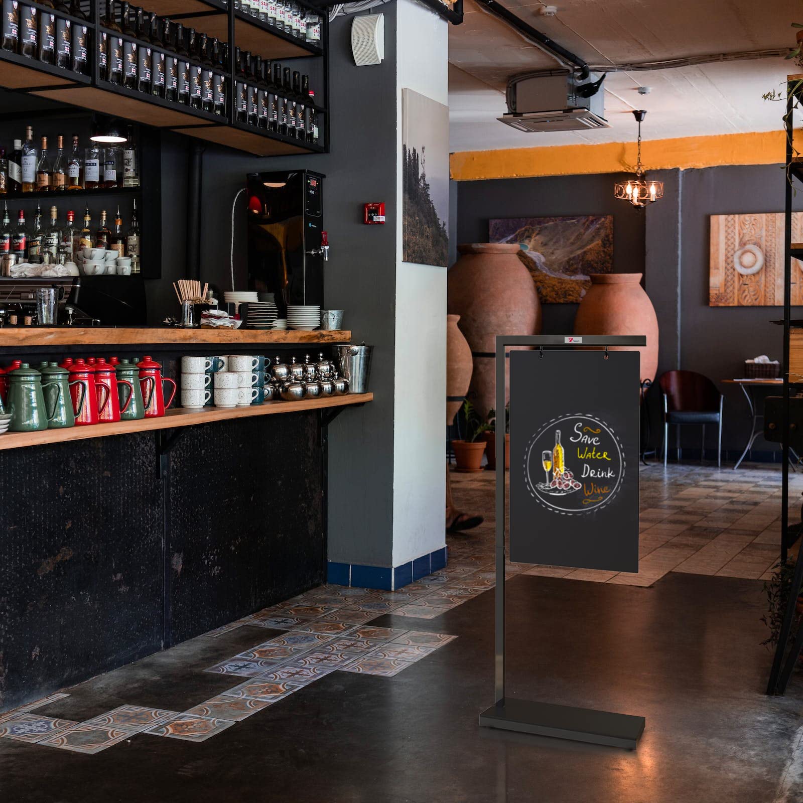 Towon - Grande lavagna da terra con cavalletto in metallo nero, lavagna per gesso da appendere all'aperto con base in metallo per caffè, bar, bistrot, fiorista o matrimonio, portatile e doppia faccia