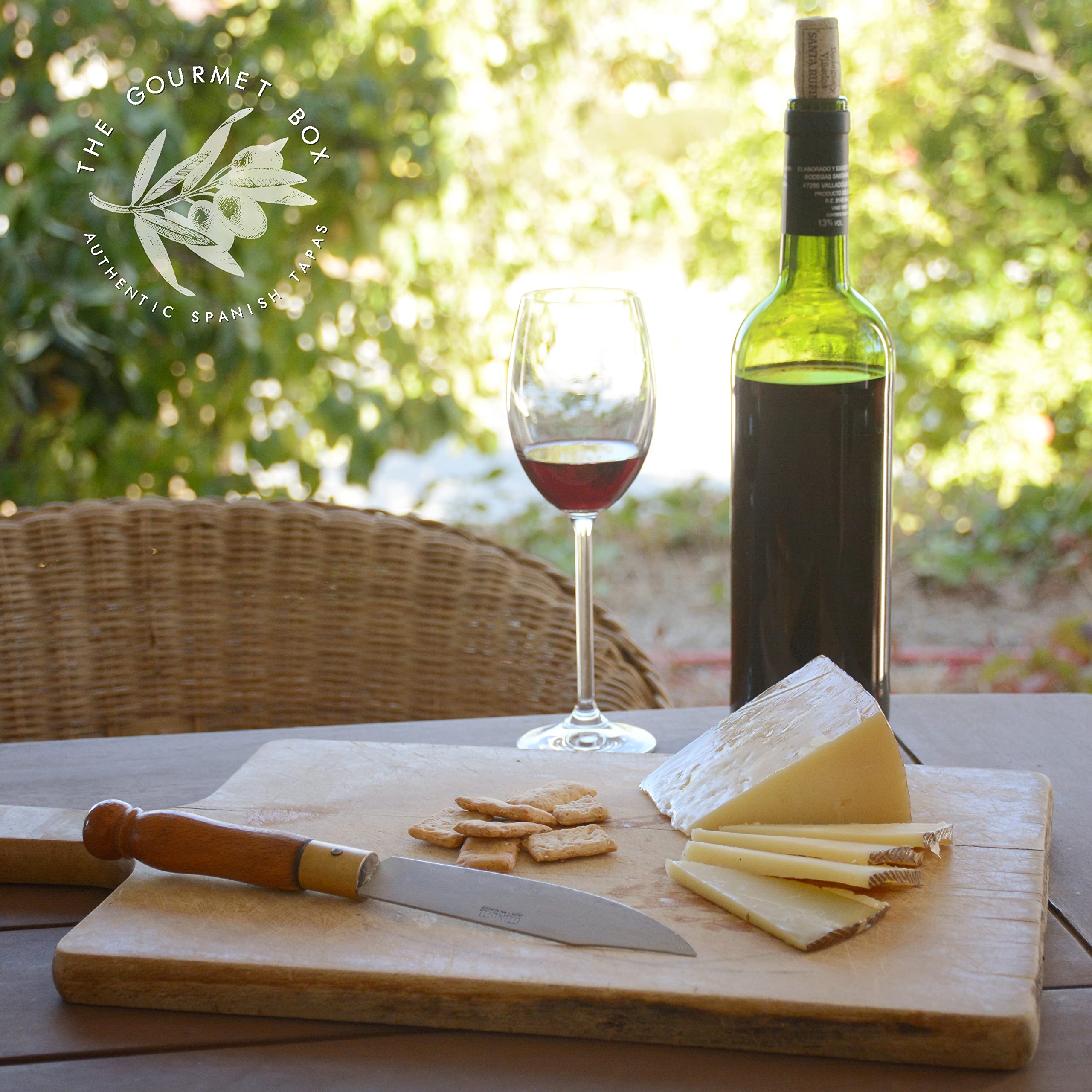 GOURMET BOX | Cesta Gourmet con Vino | Productos Ibéricos Delicatessen, Queso de Oveja 100%, Patés (Morcilla y Perdiz), Picos Gourmet y Vino Ramon Bilbao