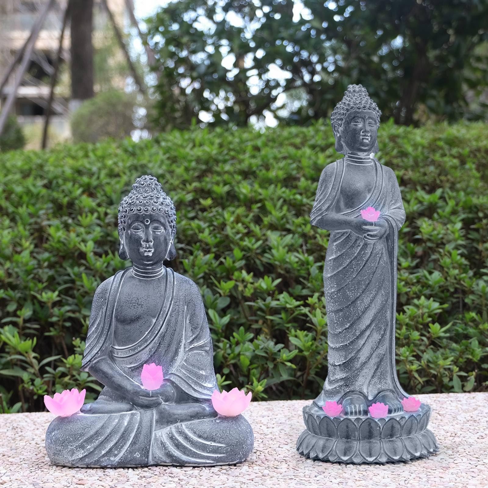Statua Buddha in Resina Lampada Solare Figura Ornamentale Scultura da Giardino Resina Resistente Agli Agenti Atmosferici con Luce Tenue Adatta Aiuola, Buddha In Piedi, Colore Cemento