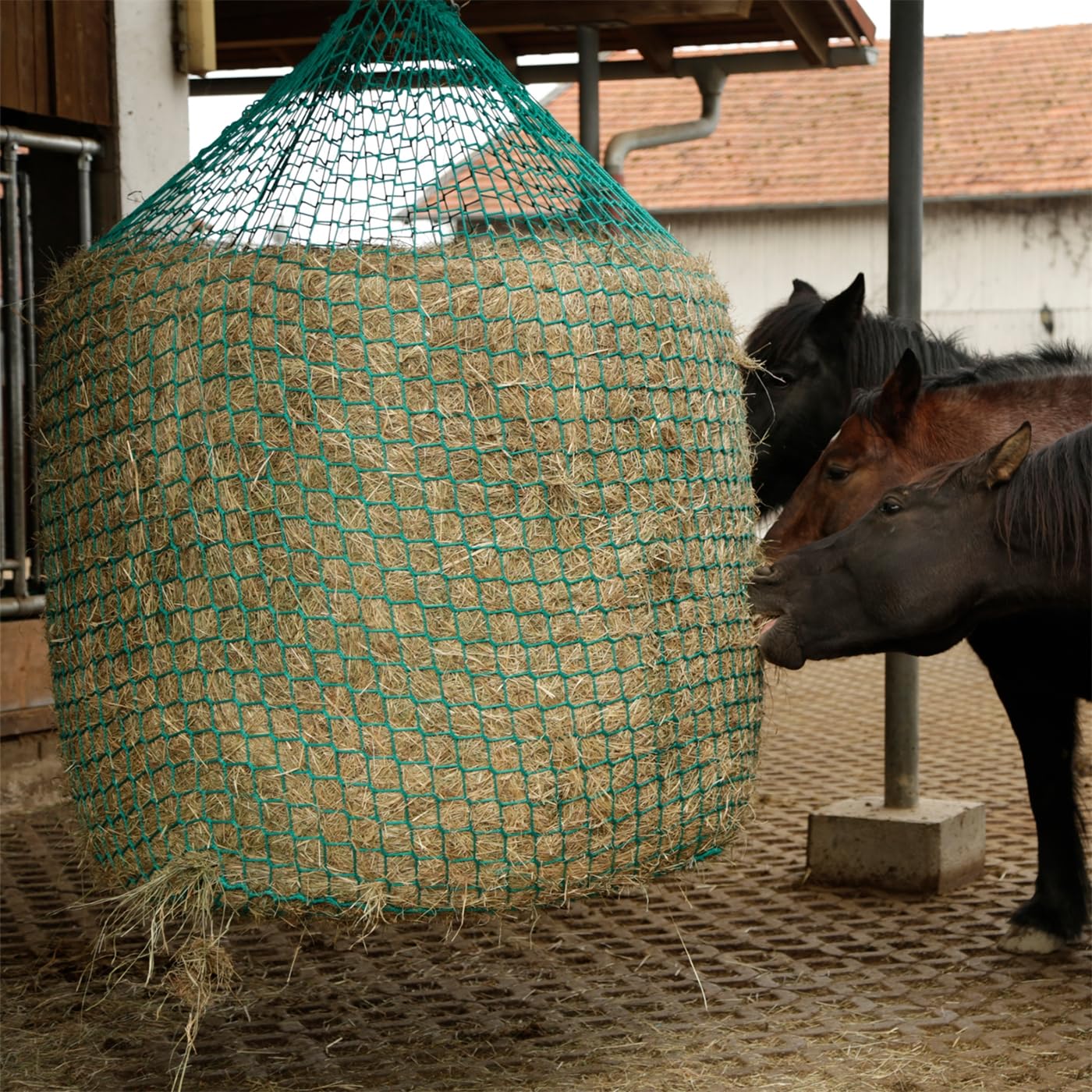 VOSS.farming Heunetz für Rundballen zum Aufhängen, 1,50 x 1,8m Rundballennetz, Maschenweite 4,5 x 4,5cm, grün