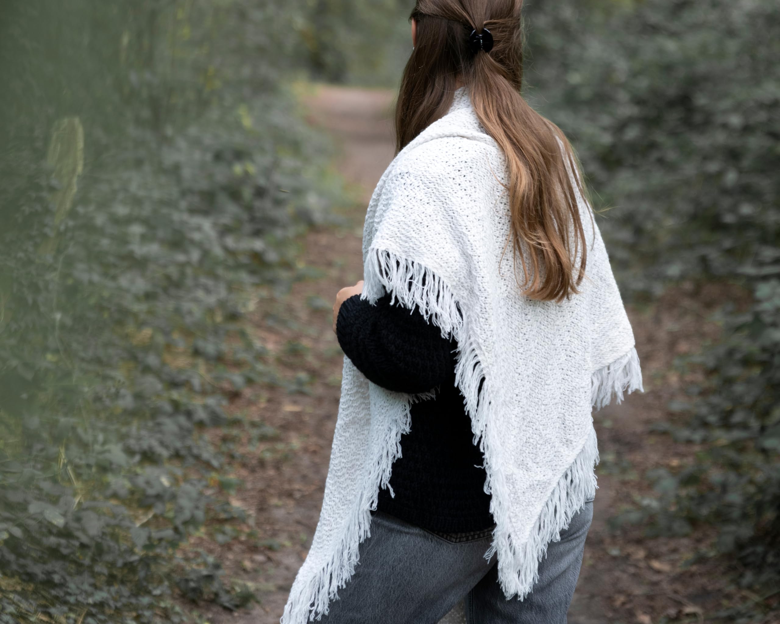 KNIT FACTORY - Dreiecksschal Amber - Damen Strickschal mit Wolle - Umschlagtuch für den Herbst und Winter - Winterschal - Dreieckstuch - Hochwertige Qualität - XXL Schal - 190x85 cm