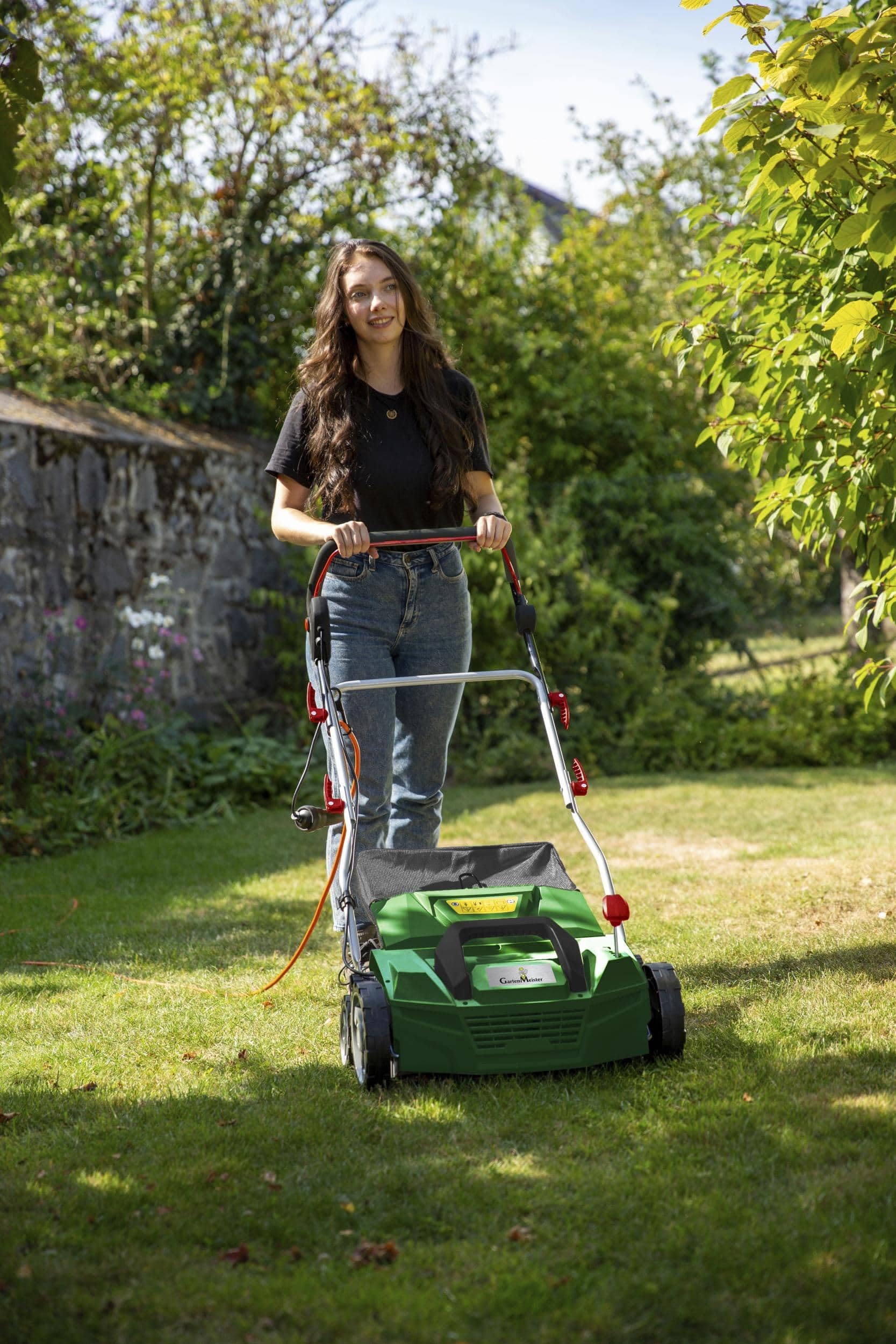 Elektryczny Wertykulator Aerator Gmevl 1800 1800W 38cm Regulacja Głębokości -12/+5mm Wymienne Walce Worek 40L Składany Uchwyt Zielony/Czerwony