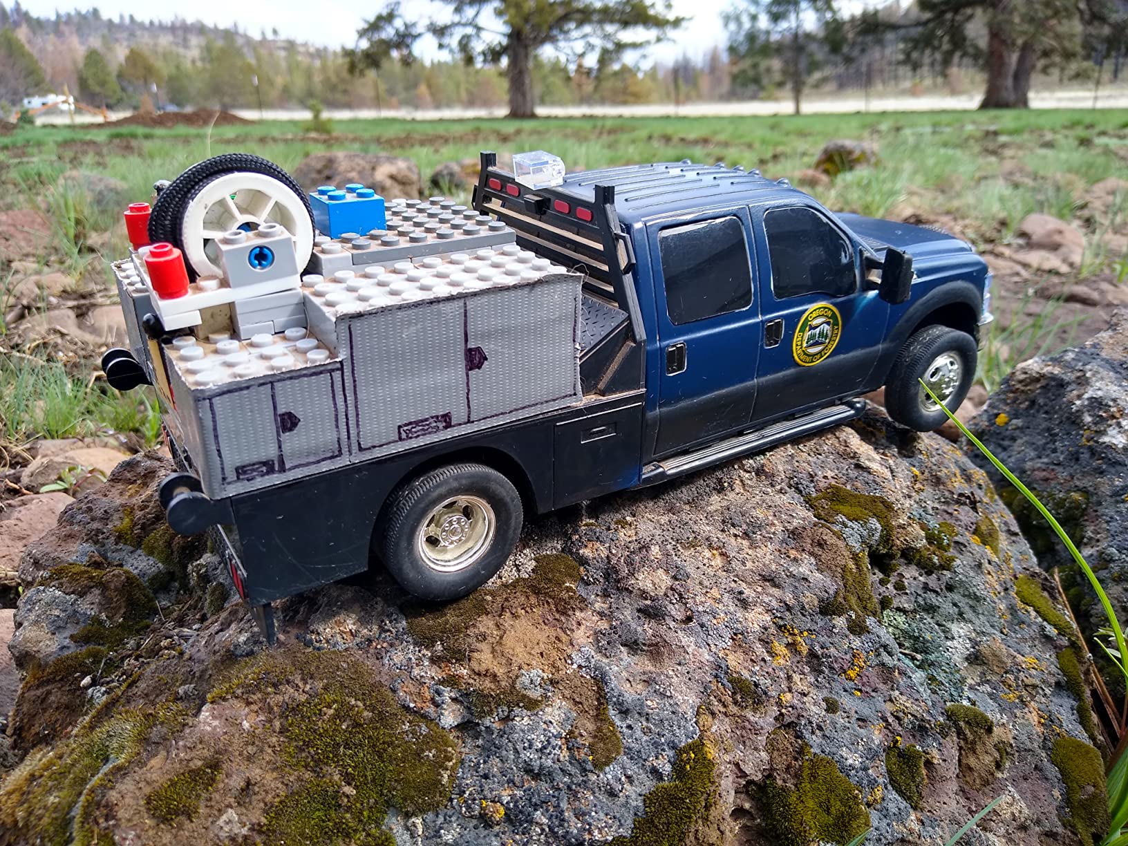Big Country Toys 1/20 Black Flatbed Gooseneck Trailer with Ramps 427- NEW IN BOX