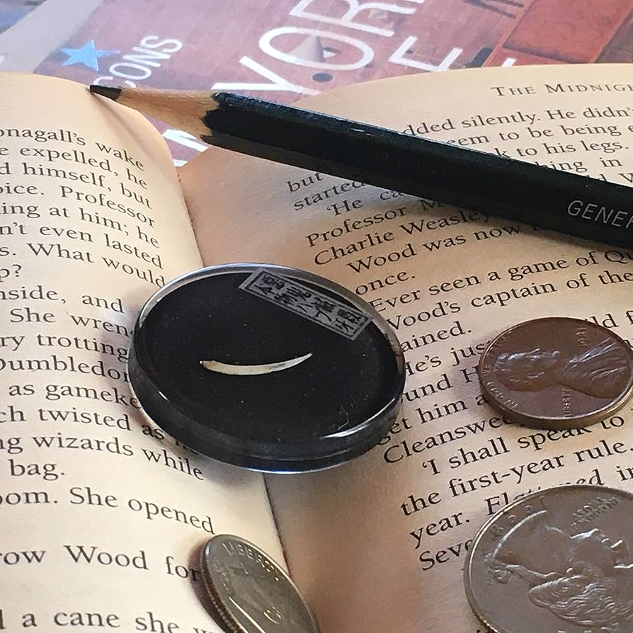 魔除け Amazon.co.jp: 本物ハブの牙 《Good Luck Pocket Token