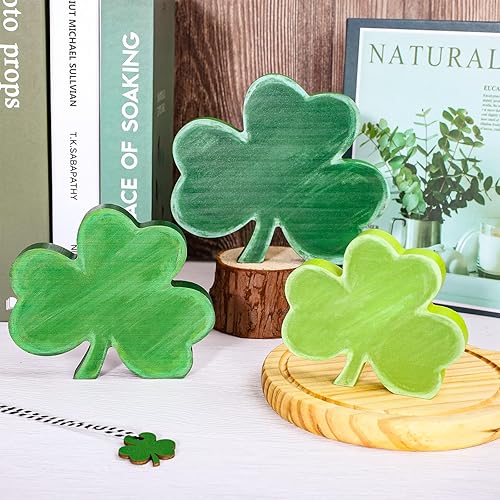 Miniatura 4 de Whaline 3 letreros de madera para el día de San Patricio, adornos de mesa de trébol verde rústico, centros de mesa de trébol de la suerte, letreros