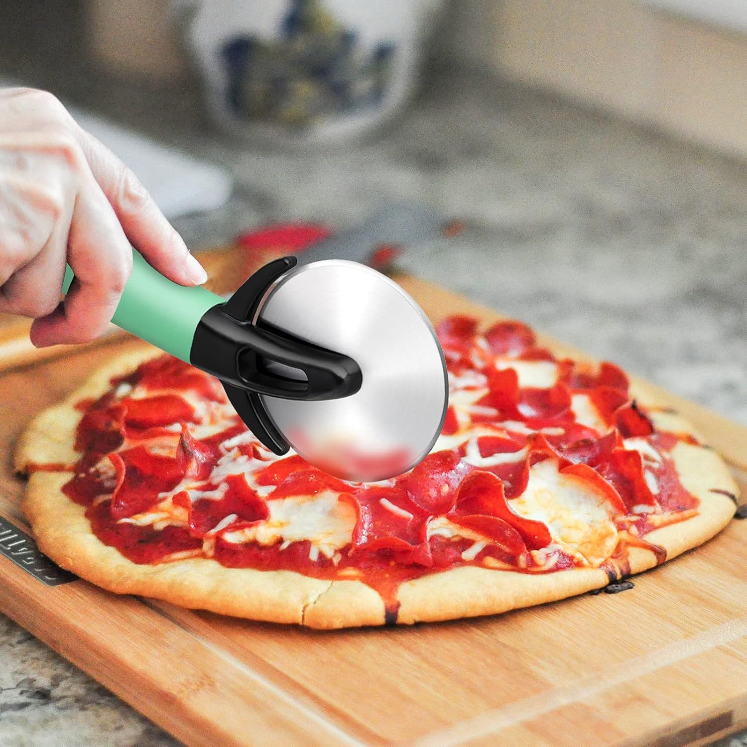 KUFUNG Pizza Cutter Wheel, Super Sharp Pizza Slicer with Non Slip Handle for Pizza, Pies, Waffles and Dough Cookies, Easy to Use and Clean (Green): Home & Kitchen