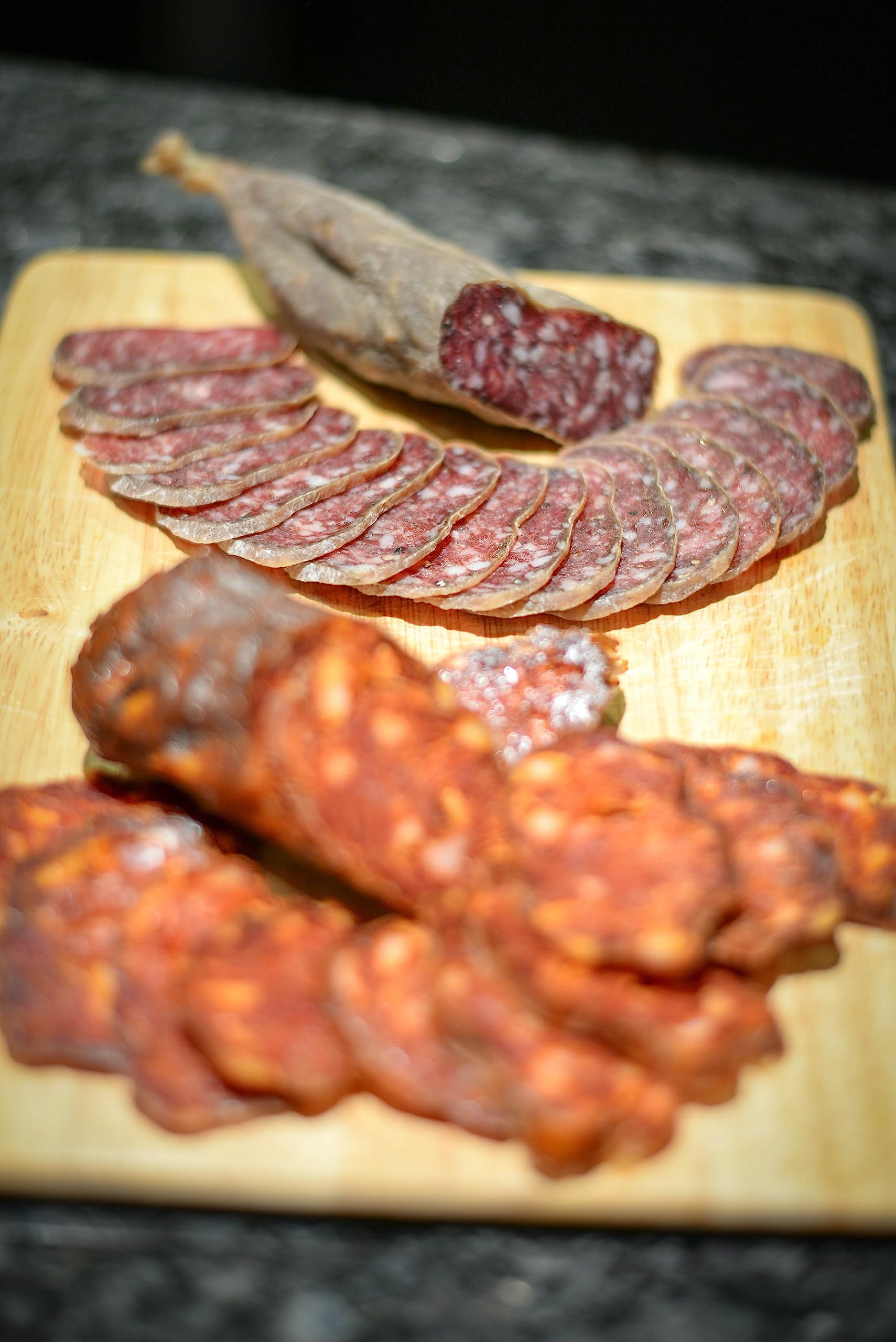 lote de chorizo y salchichón ibéricos de bellota- piezas de 500 gr- Fabrica- salamanca-Marca Guiju.