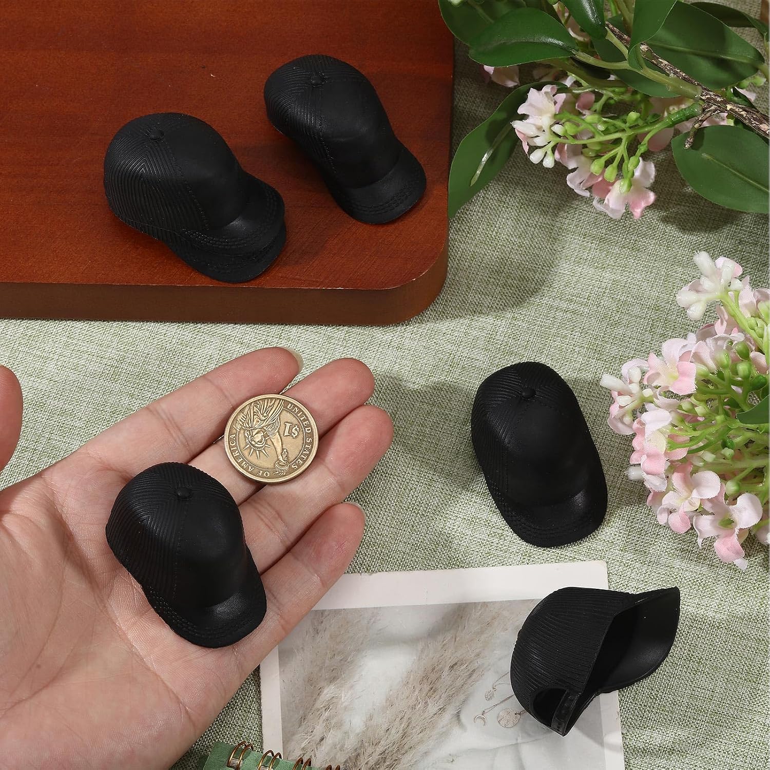 beinkmake 18Pcs Miniature Baseball Caps Doll Mini Cap Mini Plastic Doll Hats Craft Set, 2.3×0.8In, Black