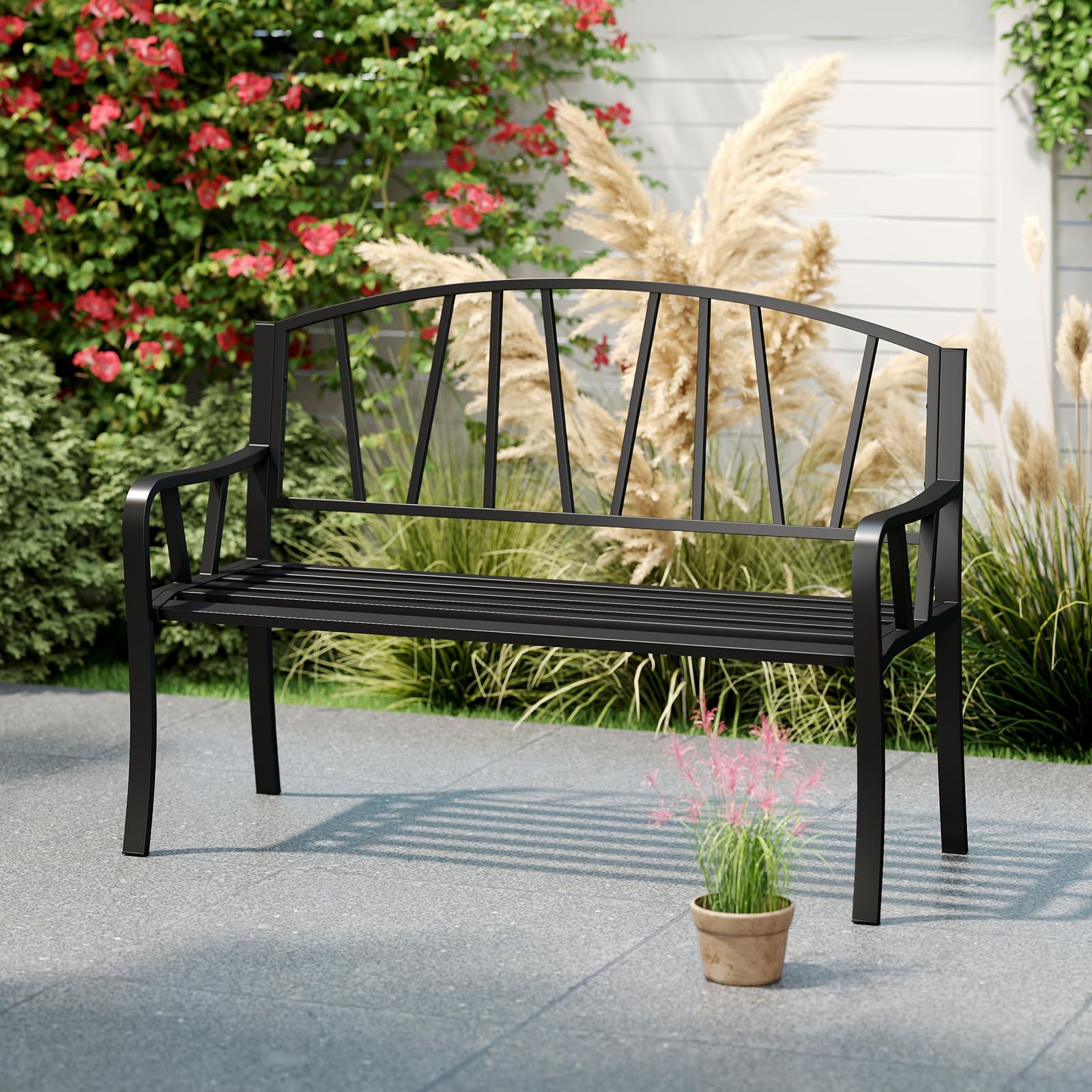 GIANTEX Panca esterna da giardino, seduta a doghe per 2-3 persone, capacità 300 kg, schienale semplice, braccioli curvi, panca da giardino in metallo robusto per terrazza, parco (129 x 53 x 93 cm)