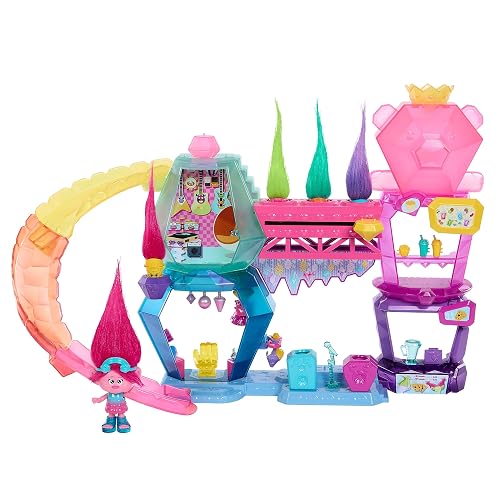 Mattel Trolls 3 Todos Juntos Mount Rageous Set de juego de 2 plantas con muñeca pequeña Reina Poppy