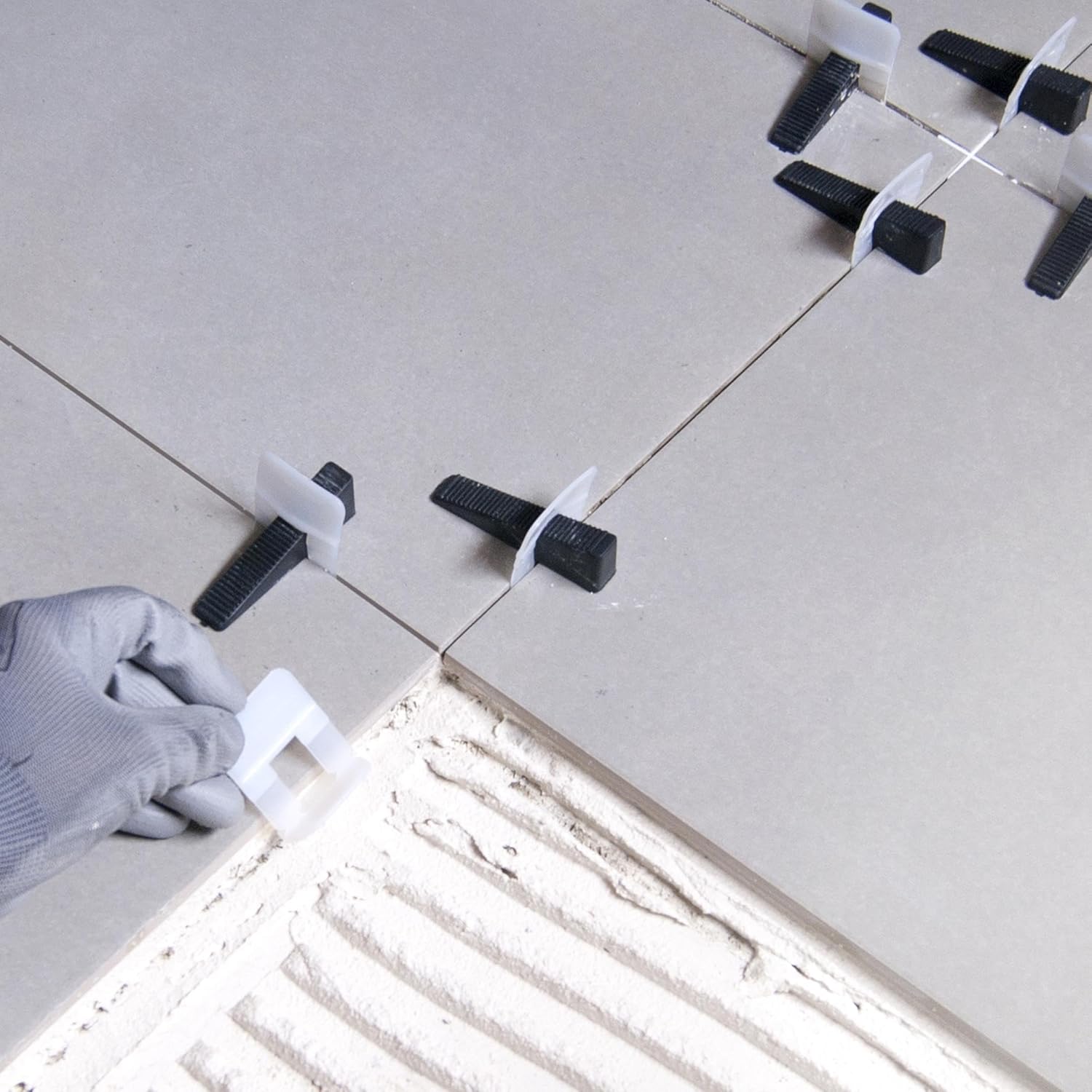 Peygran Tile Leveling System Super KITIncludes Pliers/Tool, 400 Clips, 200 Wedges and Handy, Durable Bucket. (1/16" (2mm))