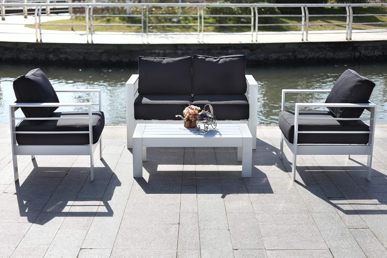 SAFAVIEH PAT2516A Collection Nason White and Navy 4 Pc Living Outdoor Set