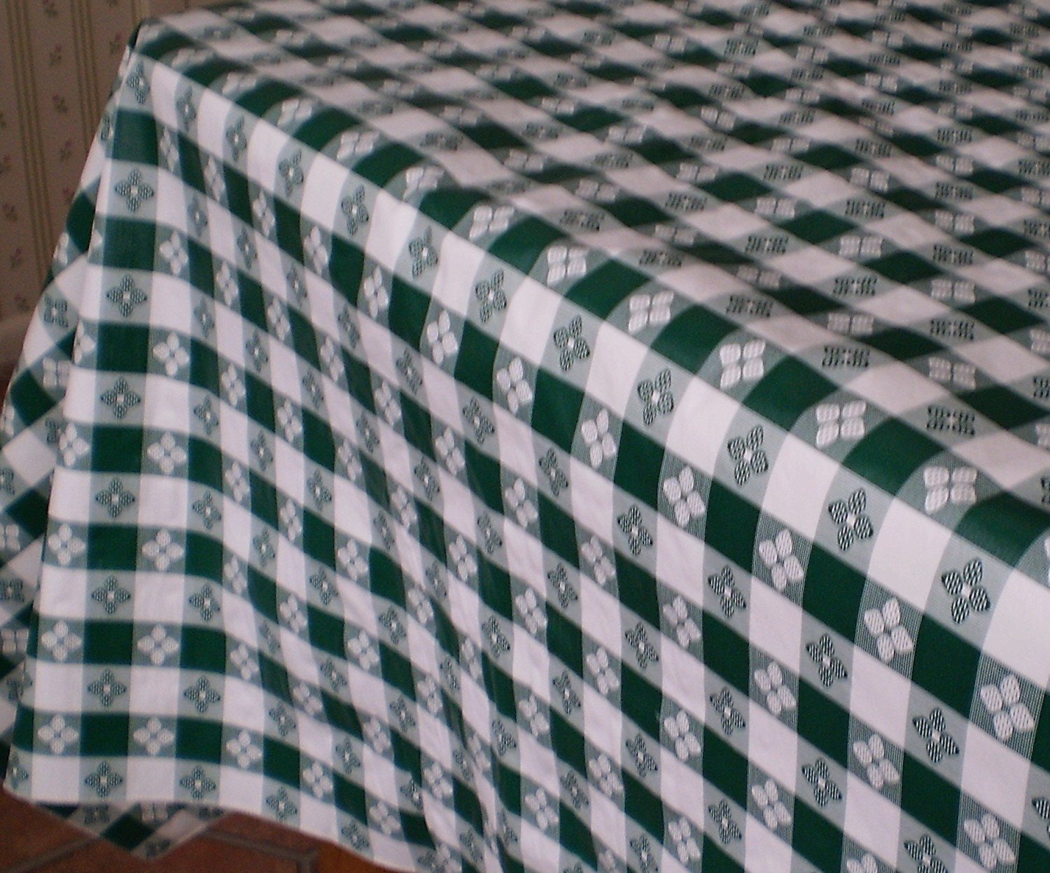 Blue Hill Rectangular Green Tablecloth - 52" x 70" - Polyester Table Cover for Dining Room - Waterproof and Nonslip Table Cover for Outdoor - Table Protector for Kitchen Decor and Dining Room Table