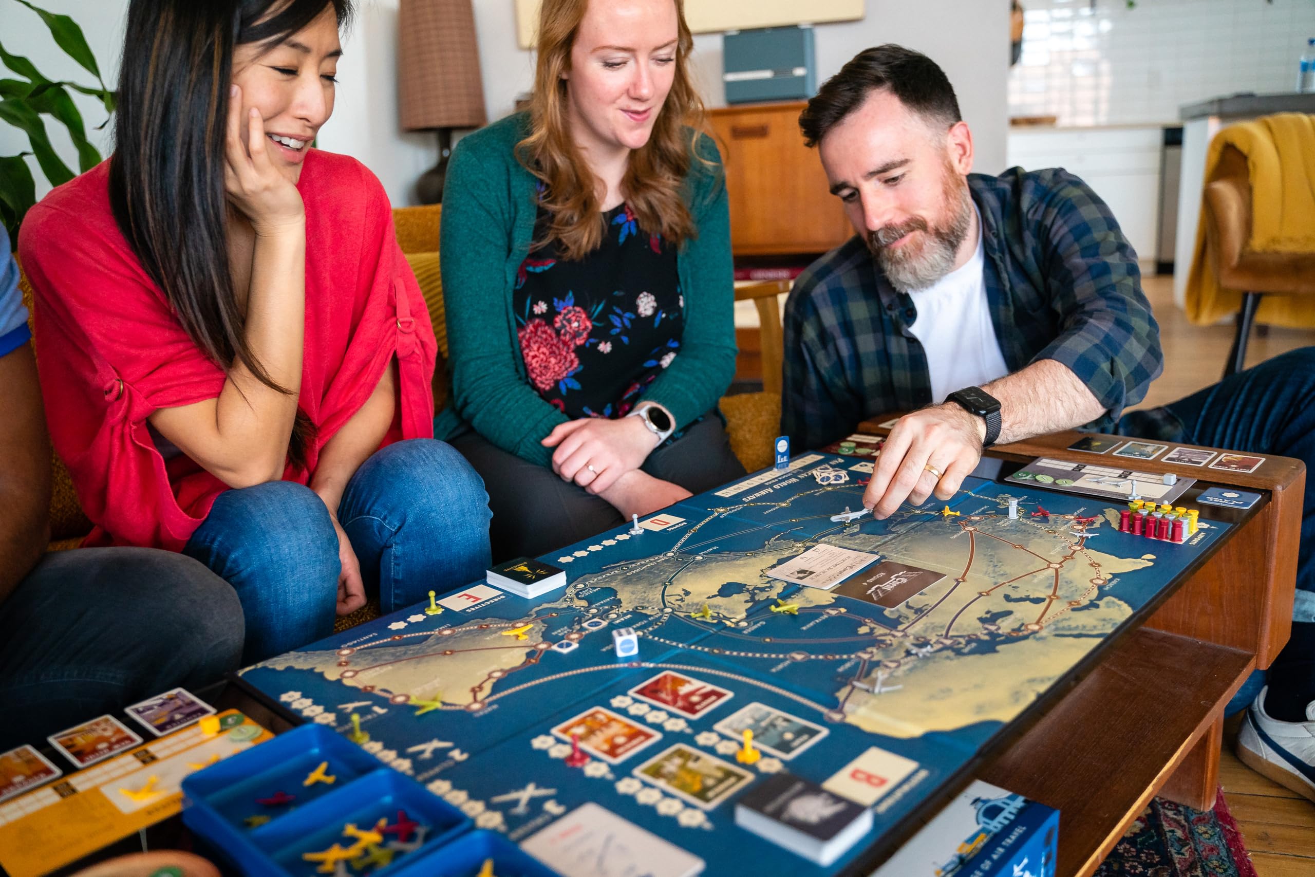 PAN AM Lustiges Strategie-Brettspiel für die ganze Familie - Spanische Sprache - Enthält 52 Flugzeug-Miniaturen aus 4 verschiedenen Fluglinien-Epochen (ab 12 Jahren) Ideal für 2-4 Spieler