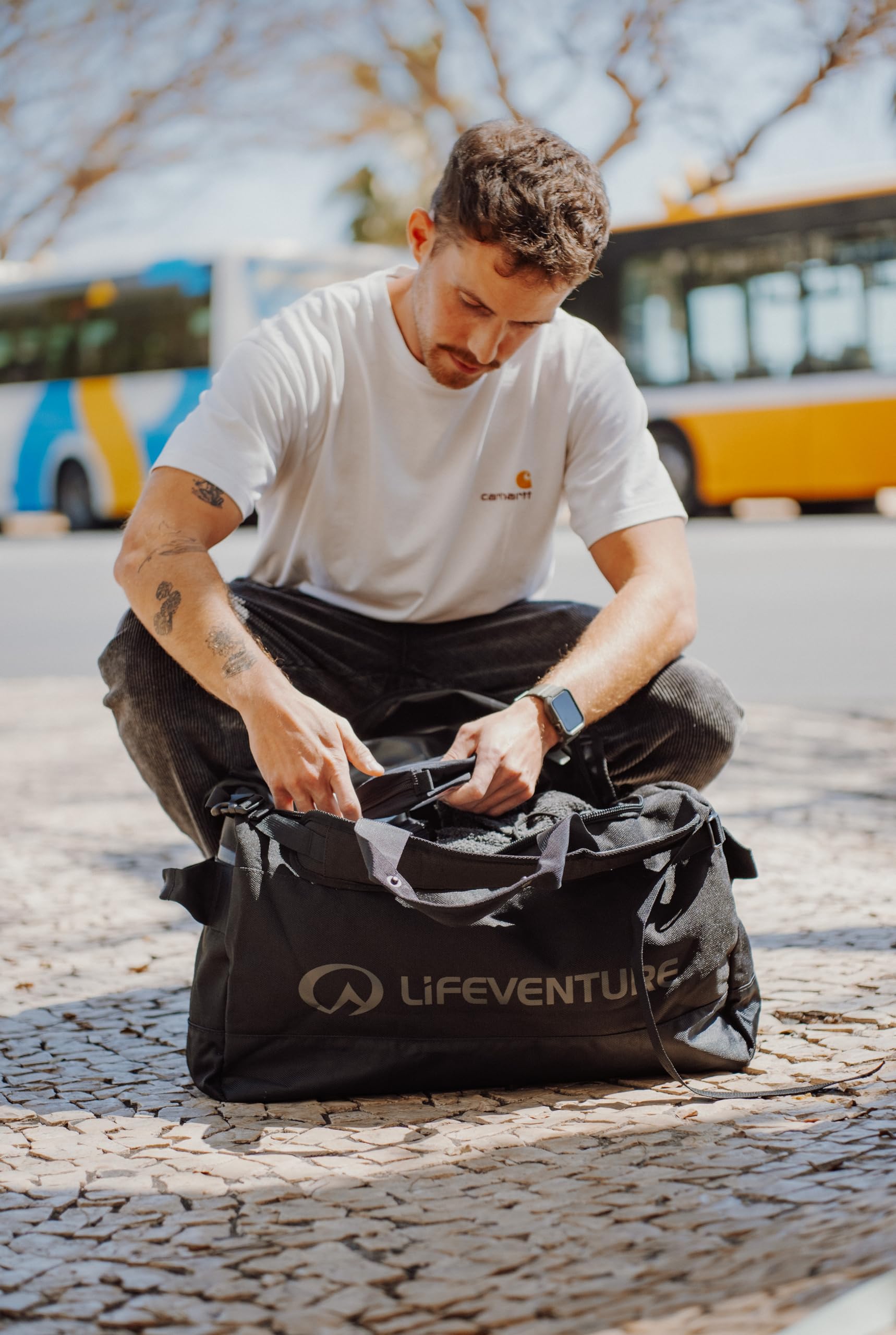 Bolsa de viaje Expedition Cargo Duffle de Lifeventure | 50 litros de capacidad con correas desmontables para llevarla como mochila