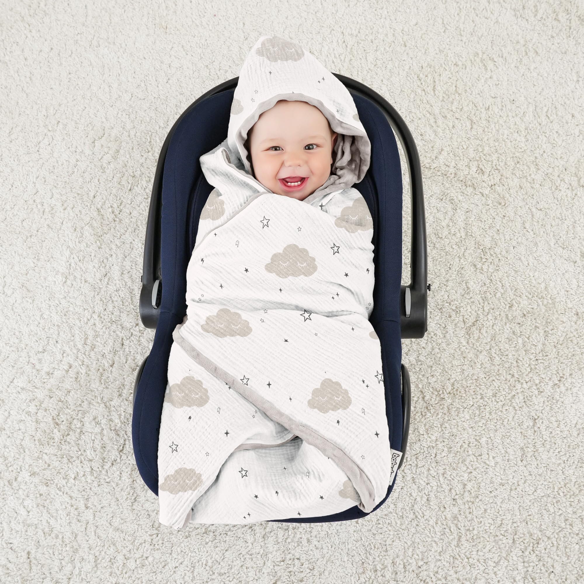 Susurration Couverture Bébé Chanceliere Bébé Poussette ou Siege Auto Cosy Lavable nid d Ange pour Naissance Enfant 90 x 90 cm (Nuages)