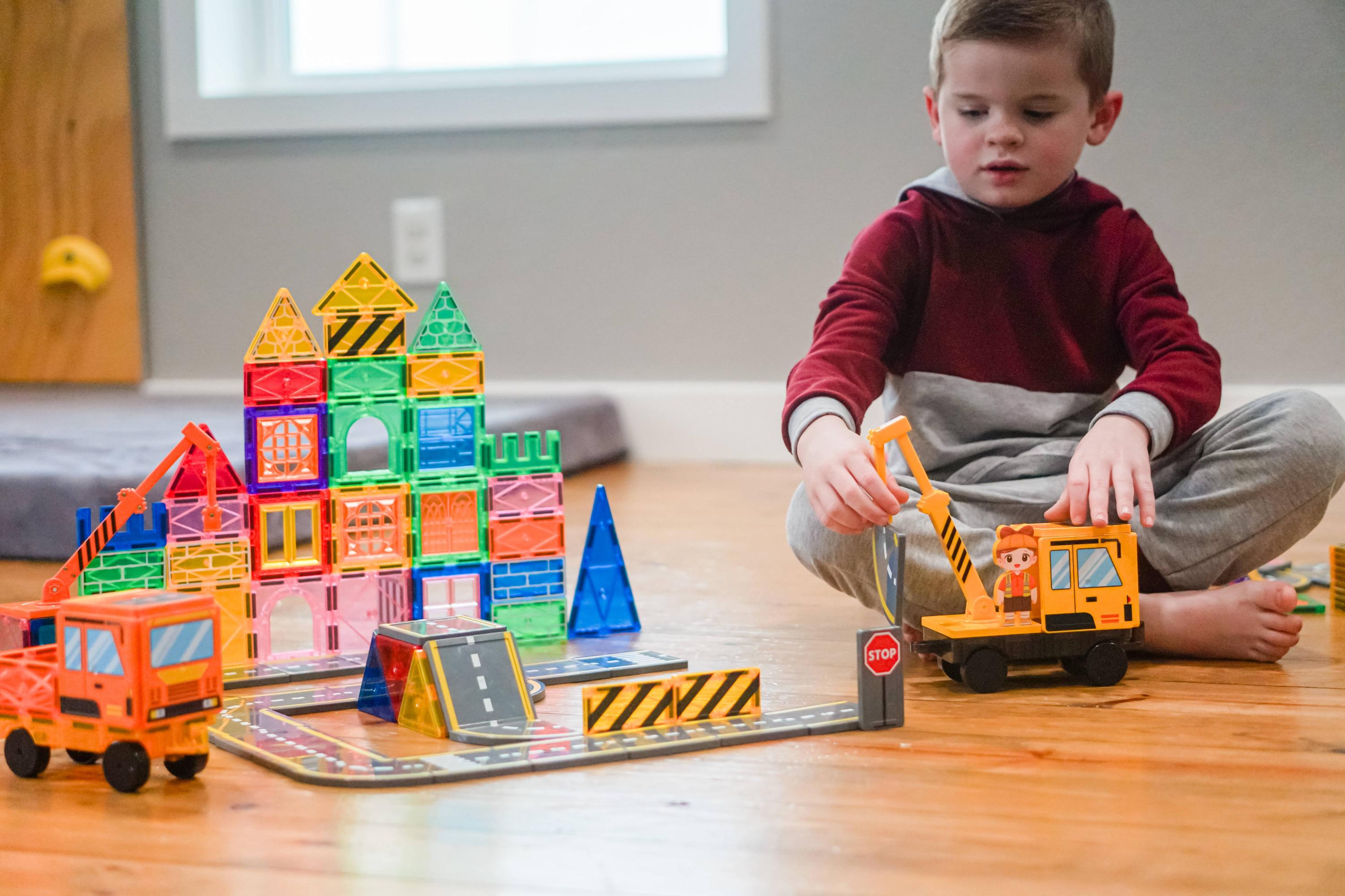 Amazon.com: Soyee 102 PCS Magnetic Tiles with 2 Cars & 2 Cranes