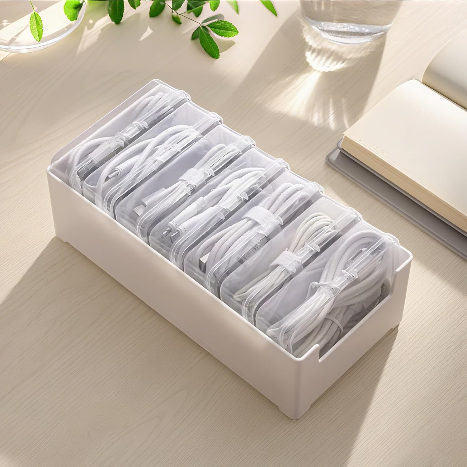 RayHenry Caja organizadora de cables con 7 fundas transparentes para interruptores, caja organizadora de almacenamiento de cable de escritorio para