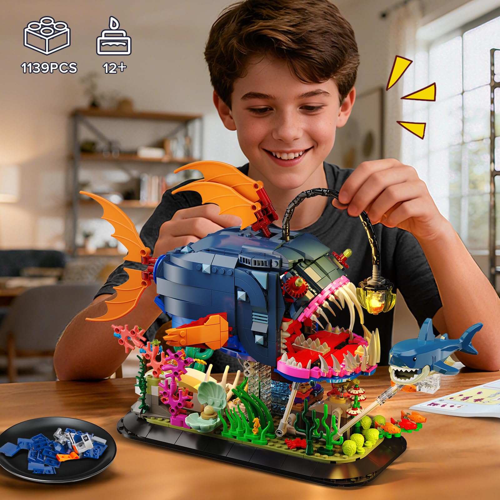 INSOON Set de Construction Poisson-Lanterne Mécanique avec Lumières, Poisson-Pêcheur Articulé avec Requin et Méduse, Kit Animal Marin 1139 Pièces, Cadeau Déco Adultes et Enfants 12+