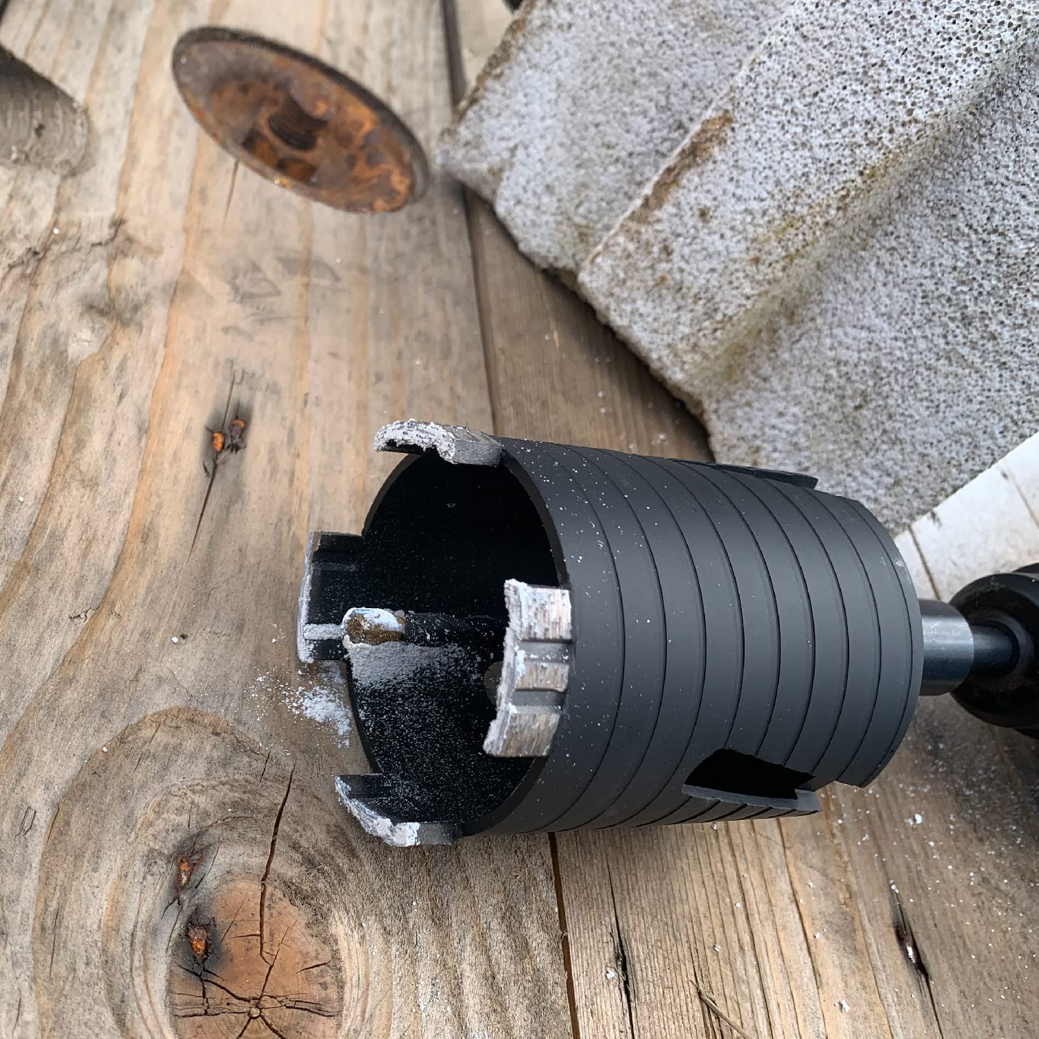 BTEC – Diamant Dosensenker 82 mm mit M16-Aufnahme + 80 mm Nutzlänge – Dosenbohrer für Mauerwerk, Kalksandstein, Ziegel, Poroton, Putz uvm. – Diamant Bohrkrone inkl. Zentrierbohrer + Sechskant Adapter